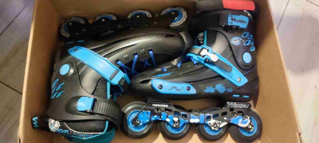 Patines roller en negro y azul