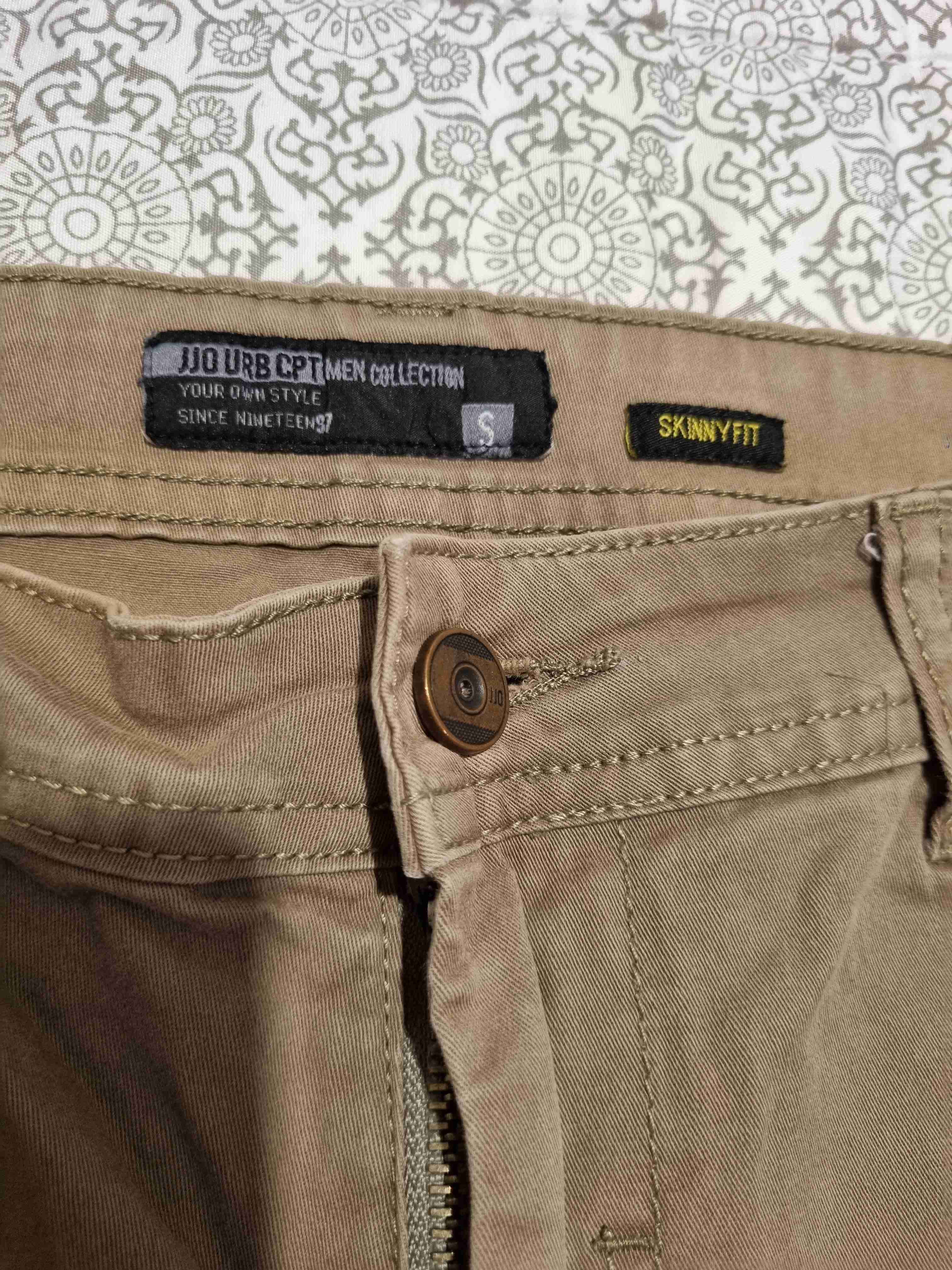 Bermudas casuales color beige - miniatura 3