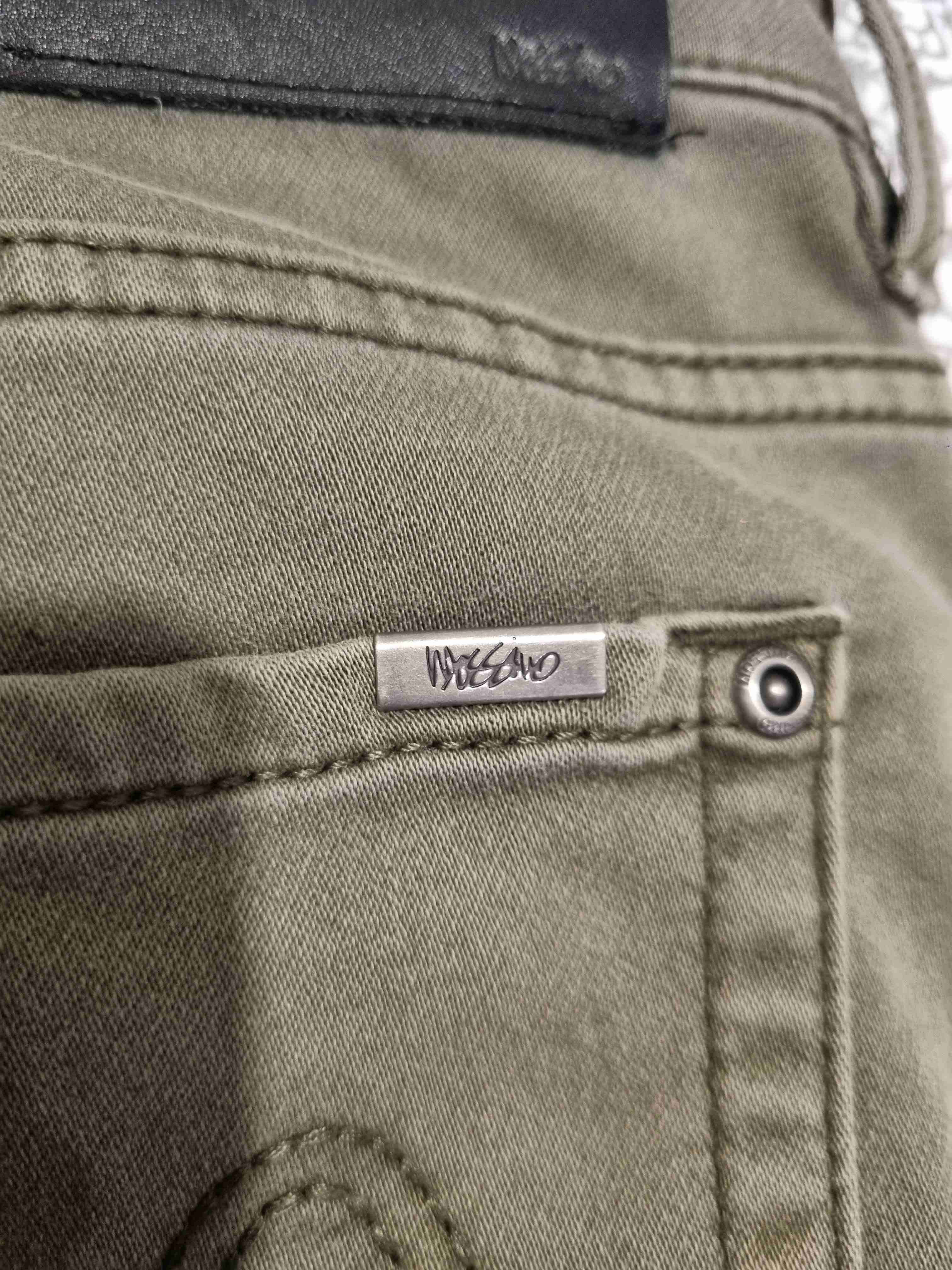 Bermudas verde militar hombre - miniatura 4