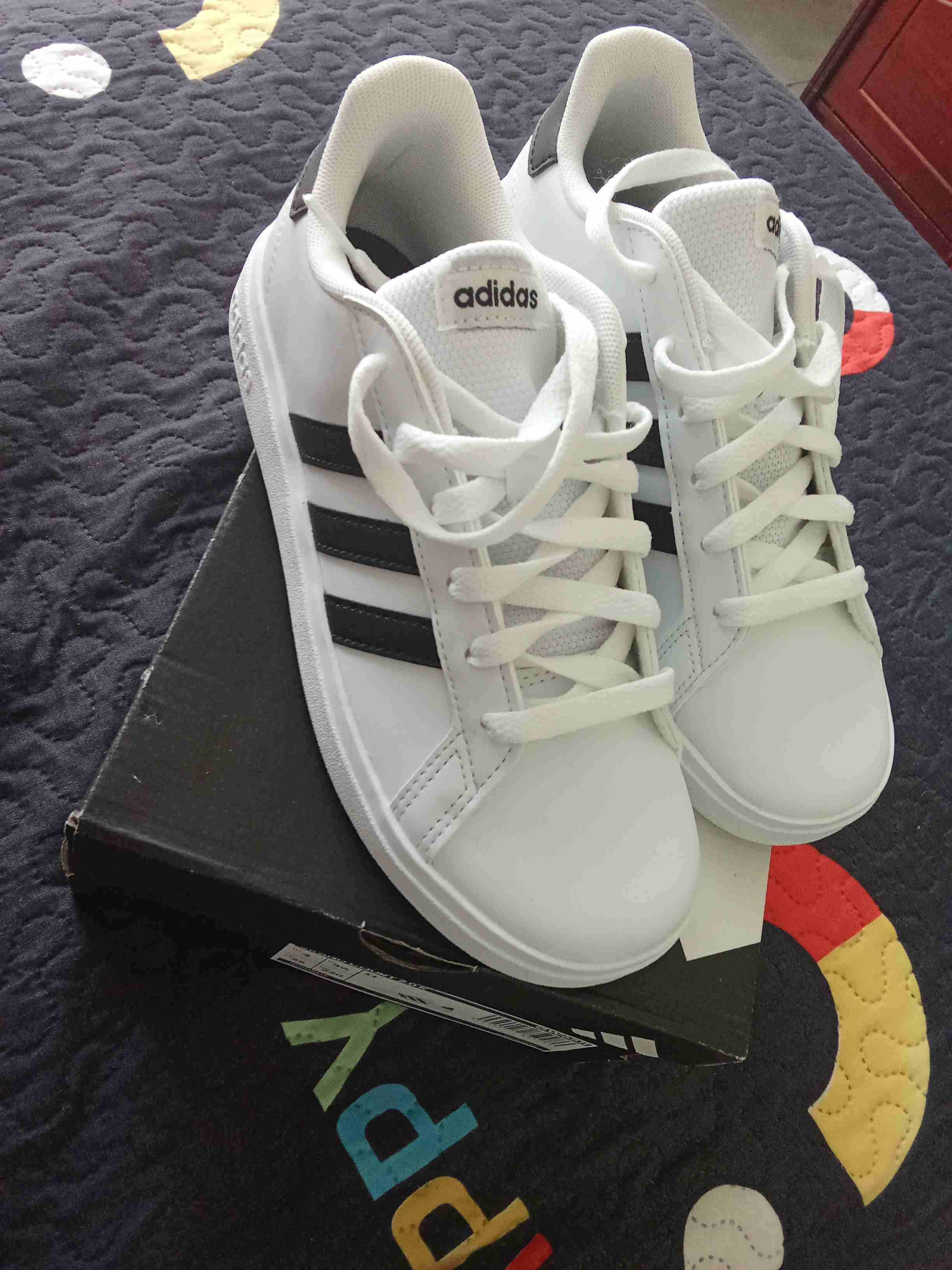 Zapatillas Adidas nuevas - miniatura 2