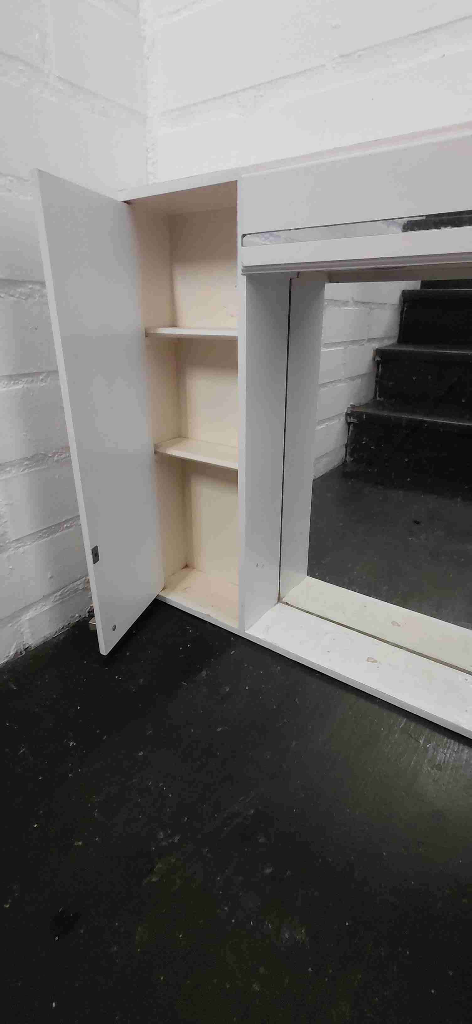 Espejo con armario blanco - miniatura 1