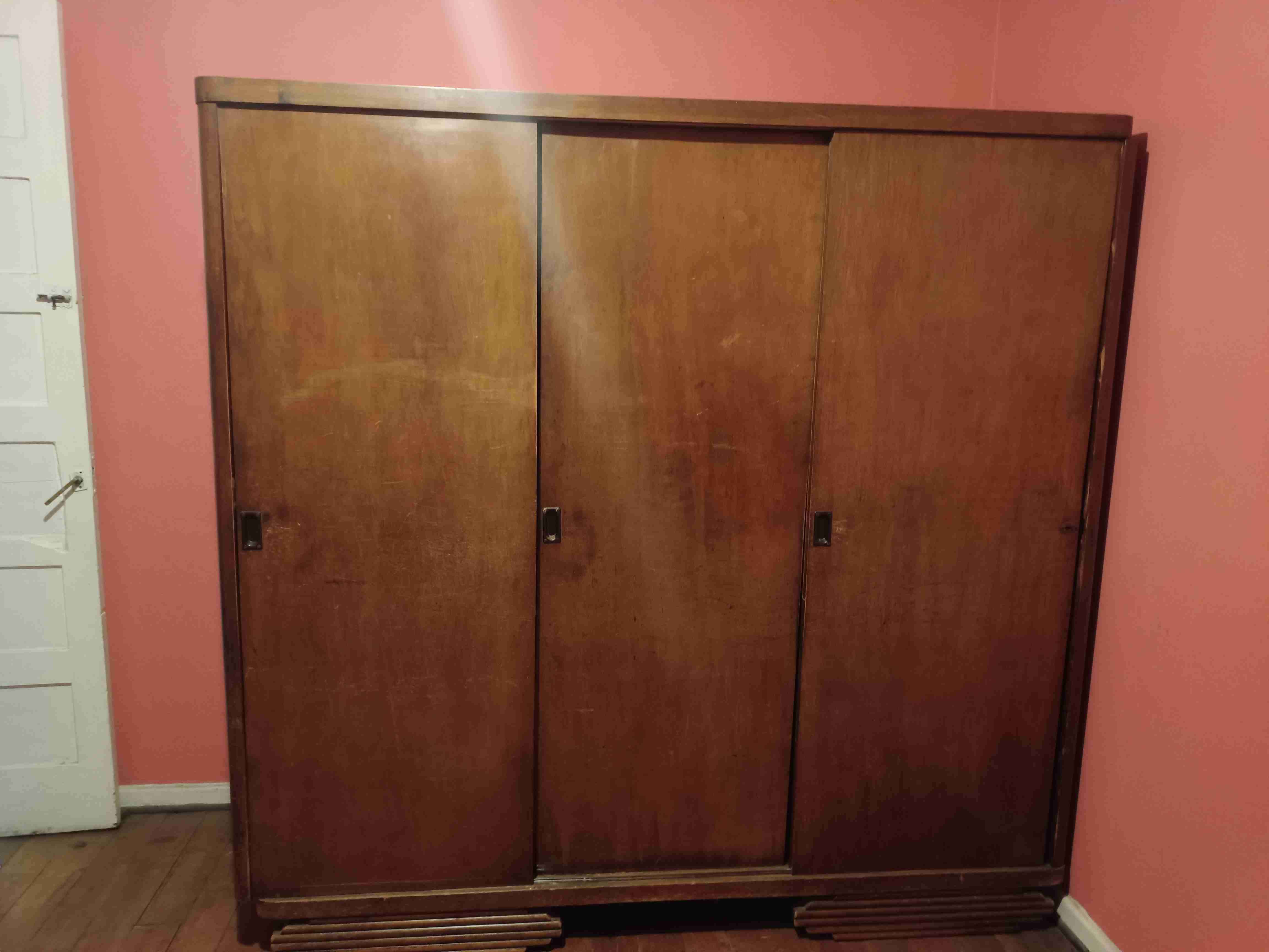 Armario de madera antigua - miniatura 1