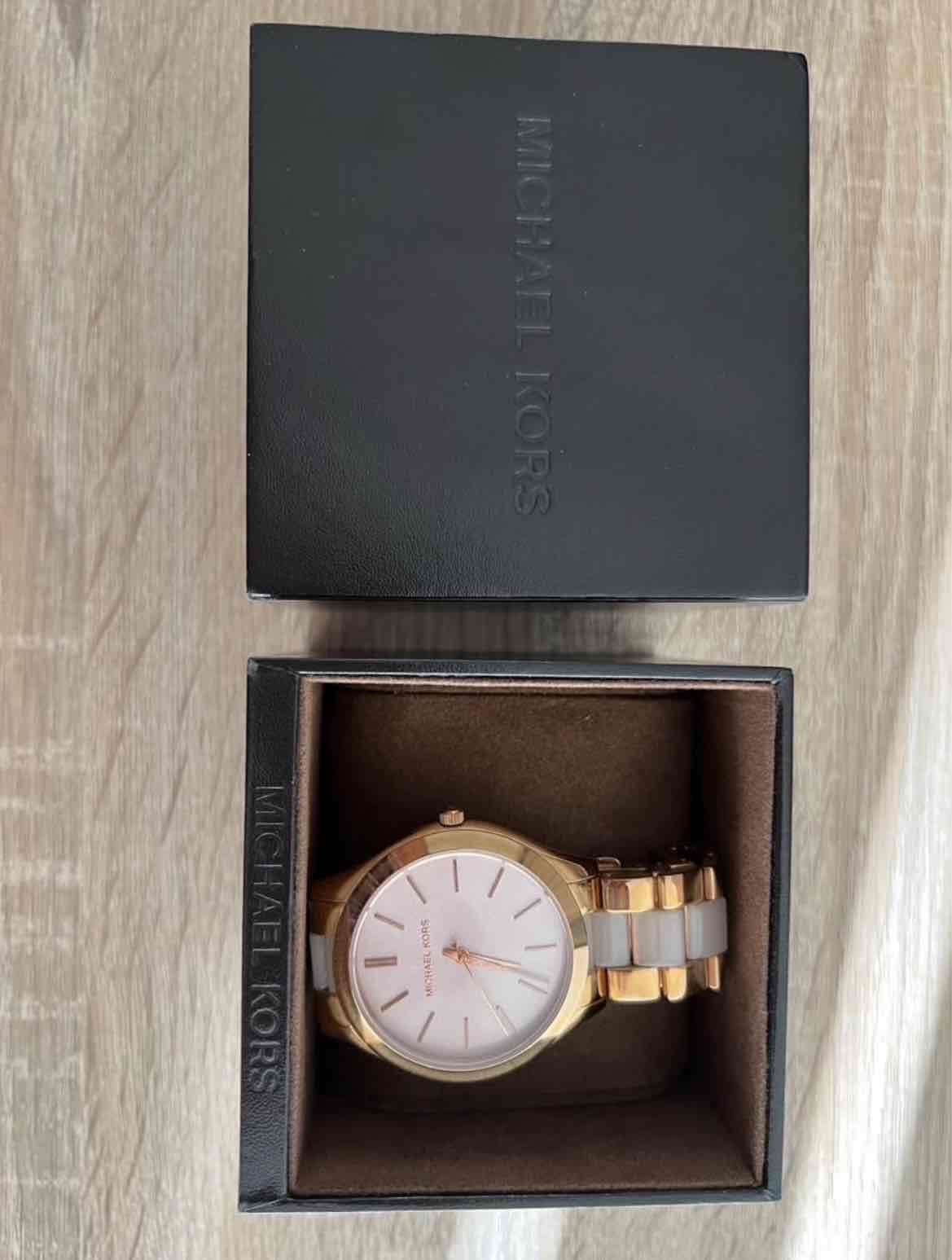 Reloj Michael Kors dorado - miniatura 3