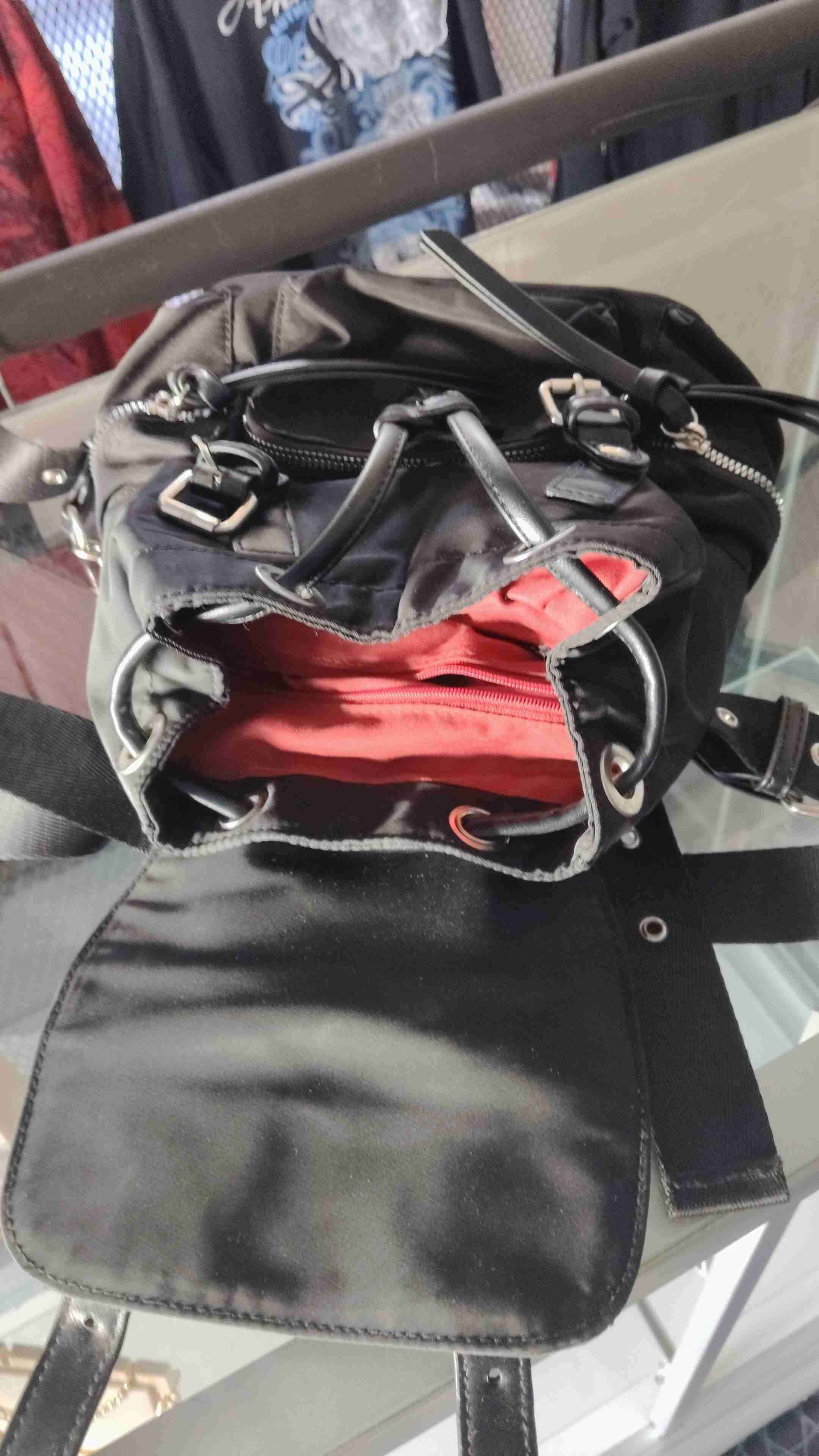 Mochila negra de Prada - miniatura 2