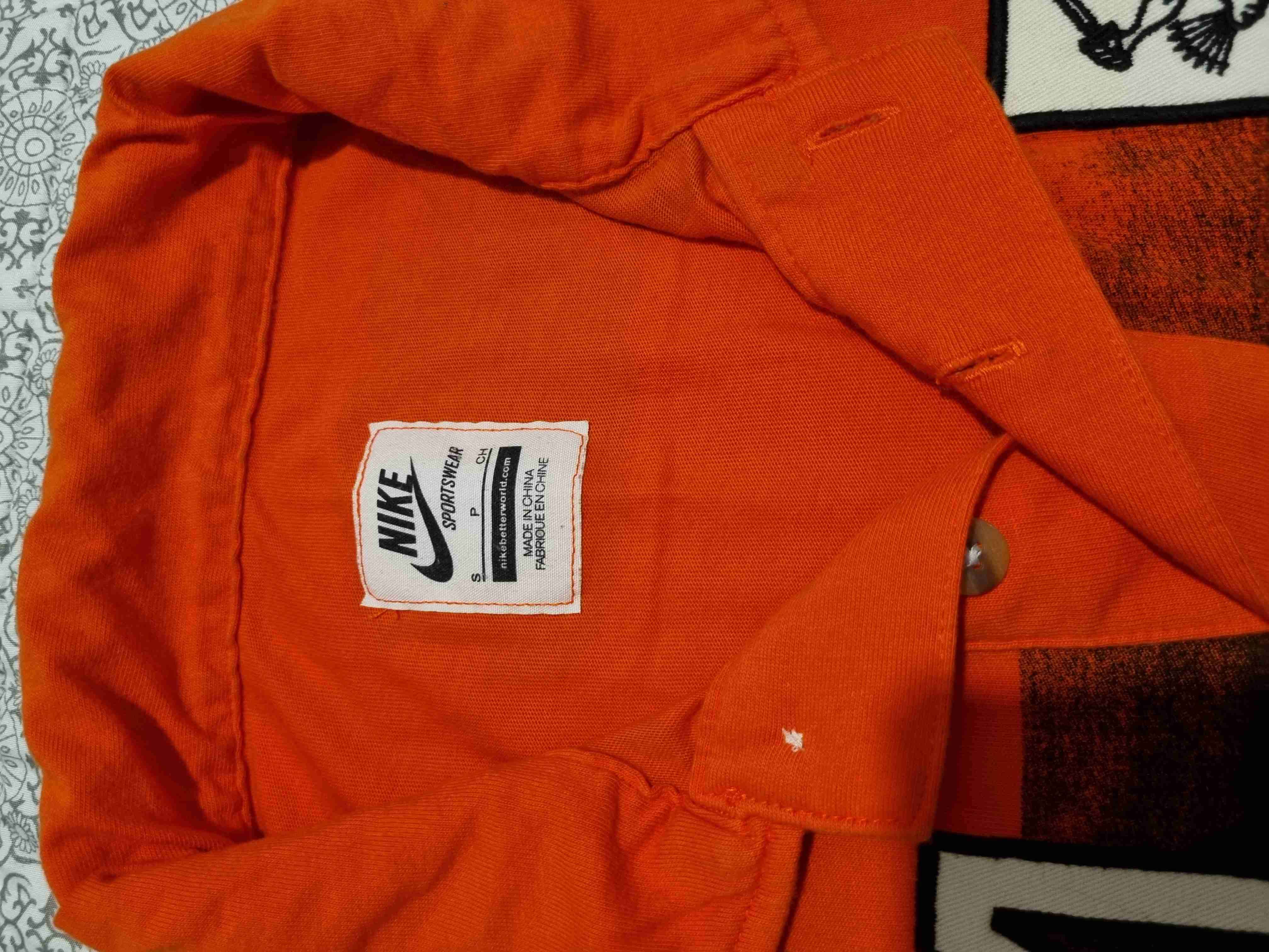 Camiseta deportiva naranja a rayas Nike - miniatura 2