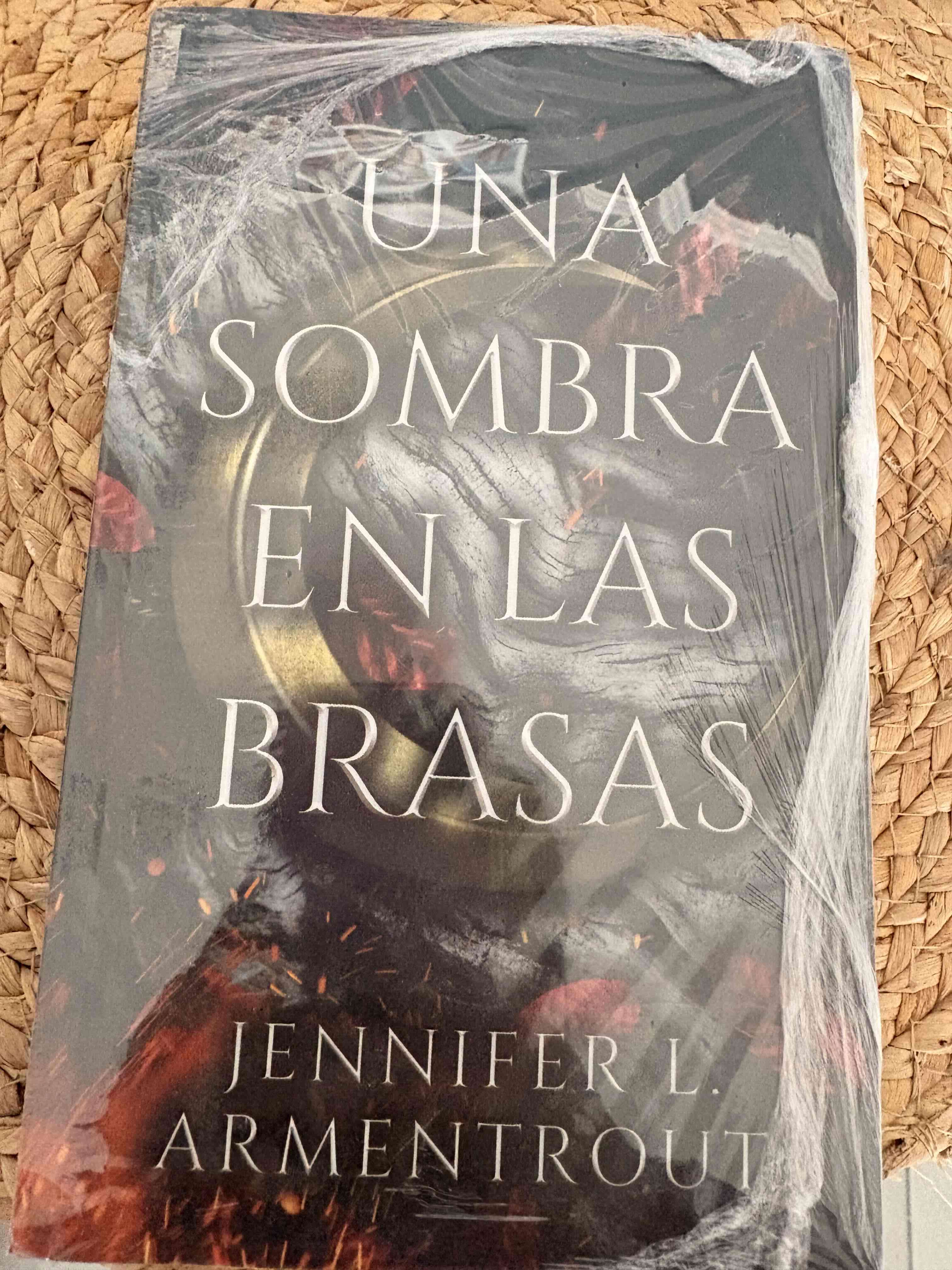 Libro 'Una sombra en las brasas' - miniatura 1