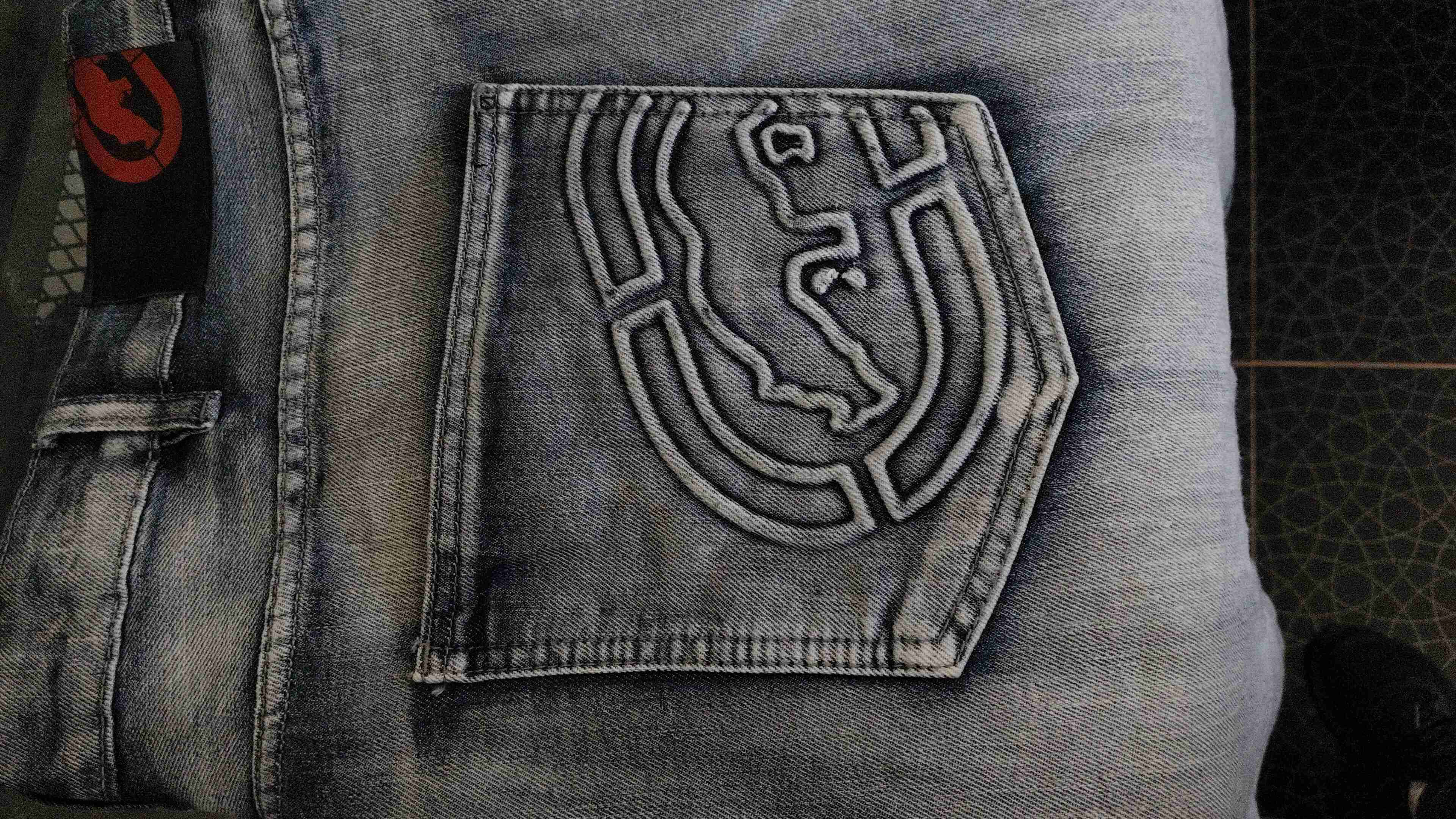 Bermuda jeans gris desgastado - miniatura 3