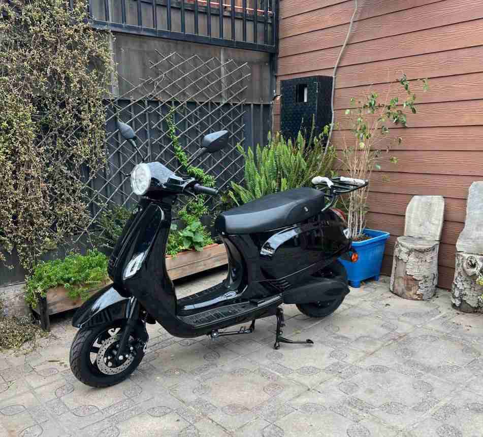 Moto eléctrica nueva 2025 One Moto modelo Commuta - miniatura 4