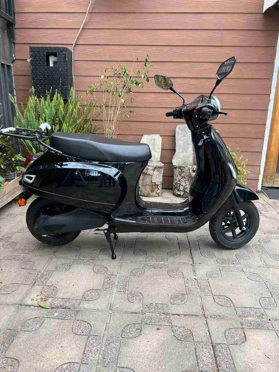 Moto eléctrica nueva 2025 One Moto modelo Commuta - miniatura 5