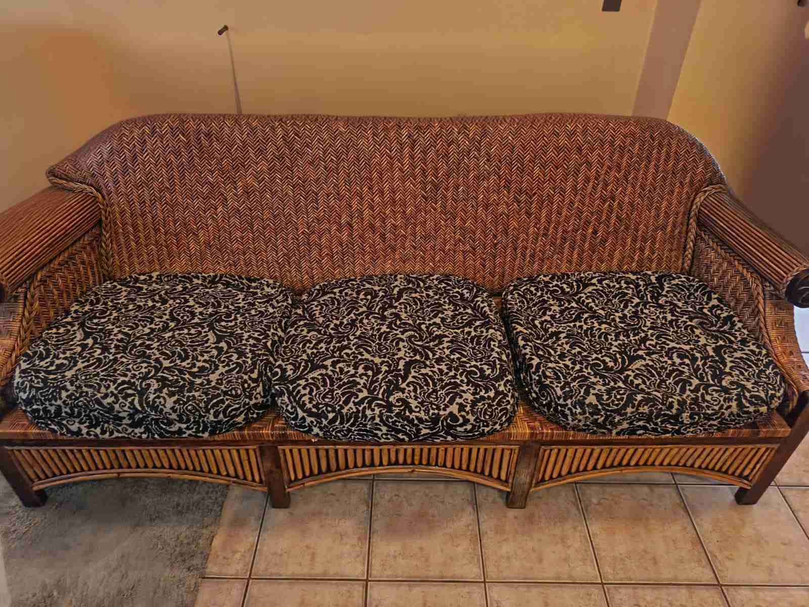 Sofá de ratán con madera de roble - miniatura 1