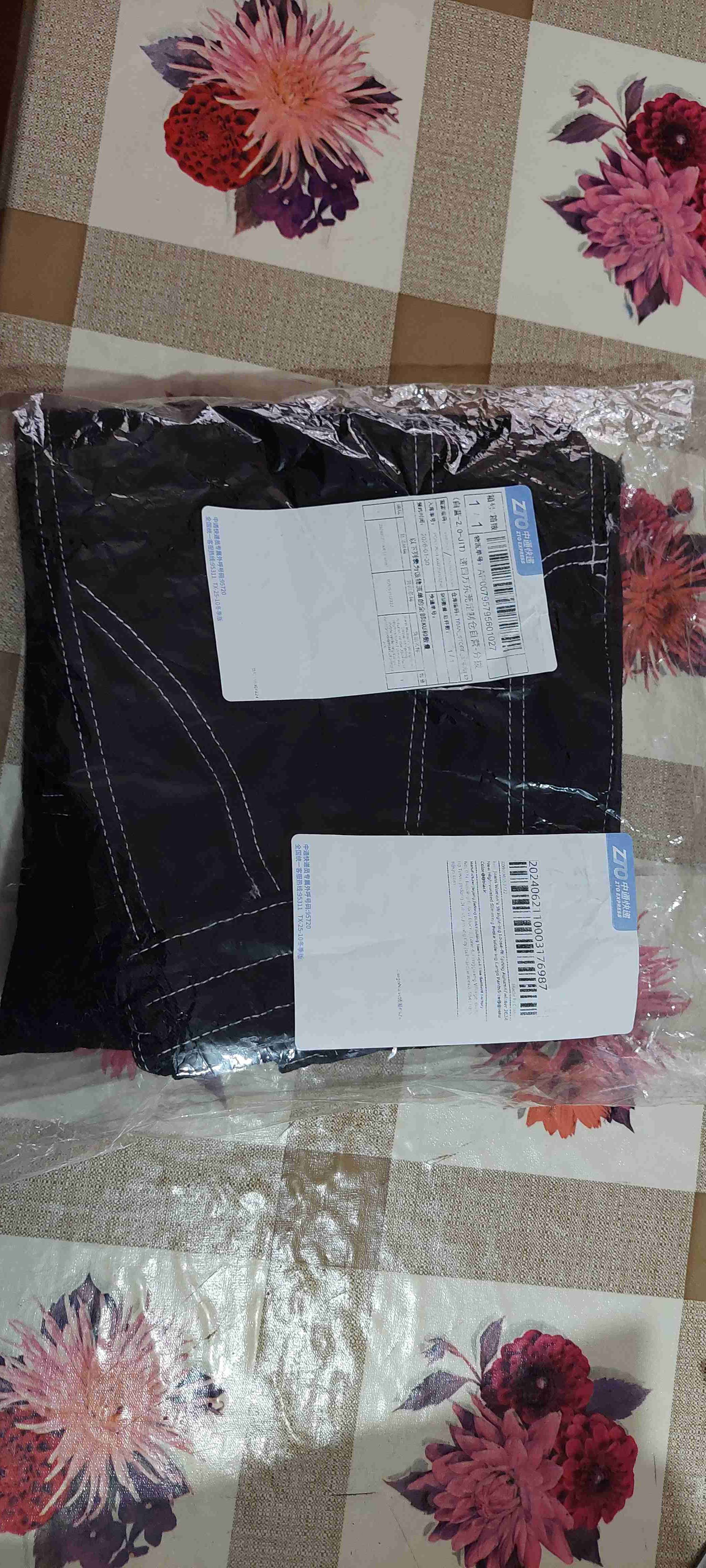 Pantalones cargo negros con costuras - miniatura 2