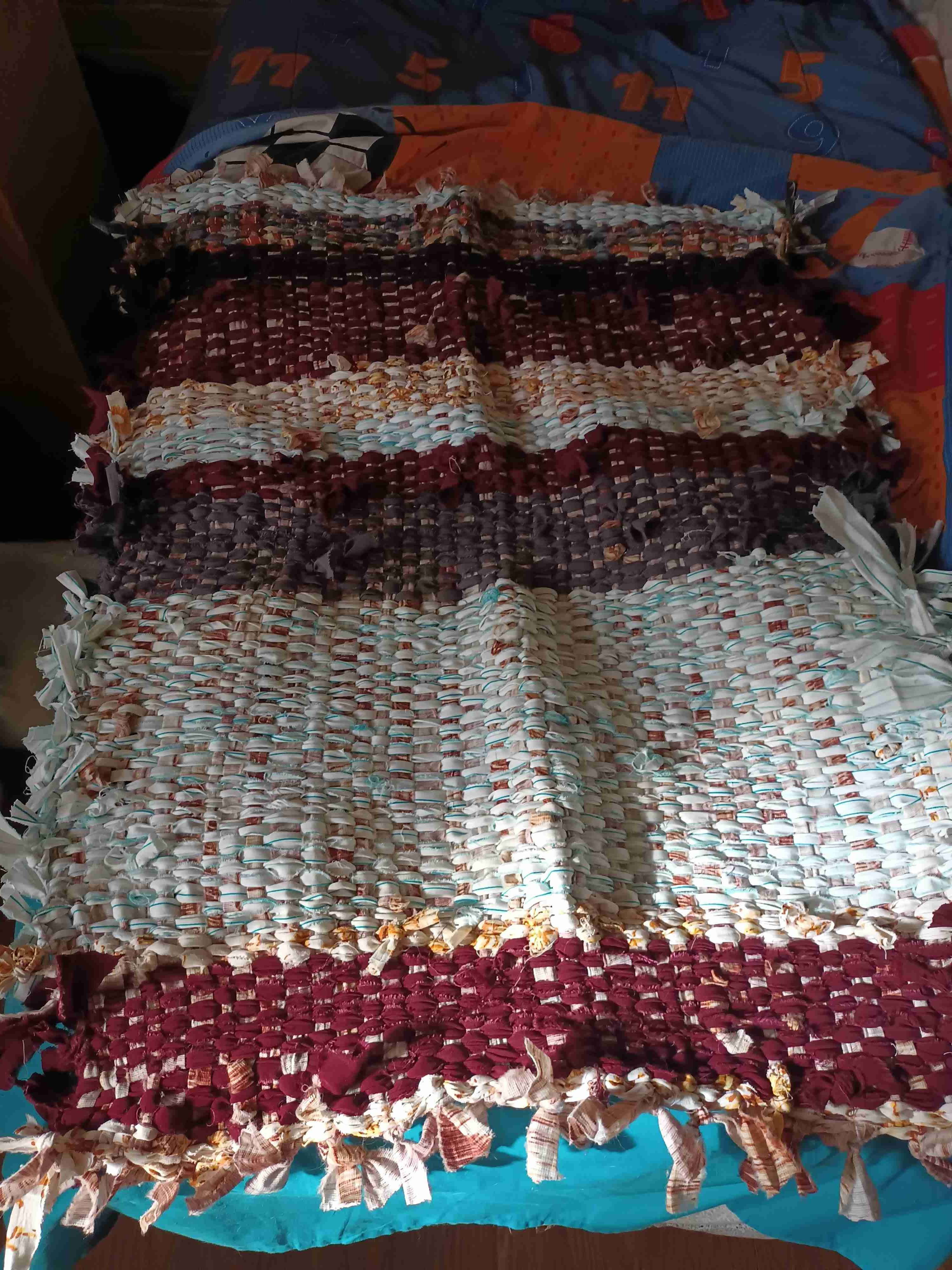 Alfombra tejida a mano multicolor - miniatura 1