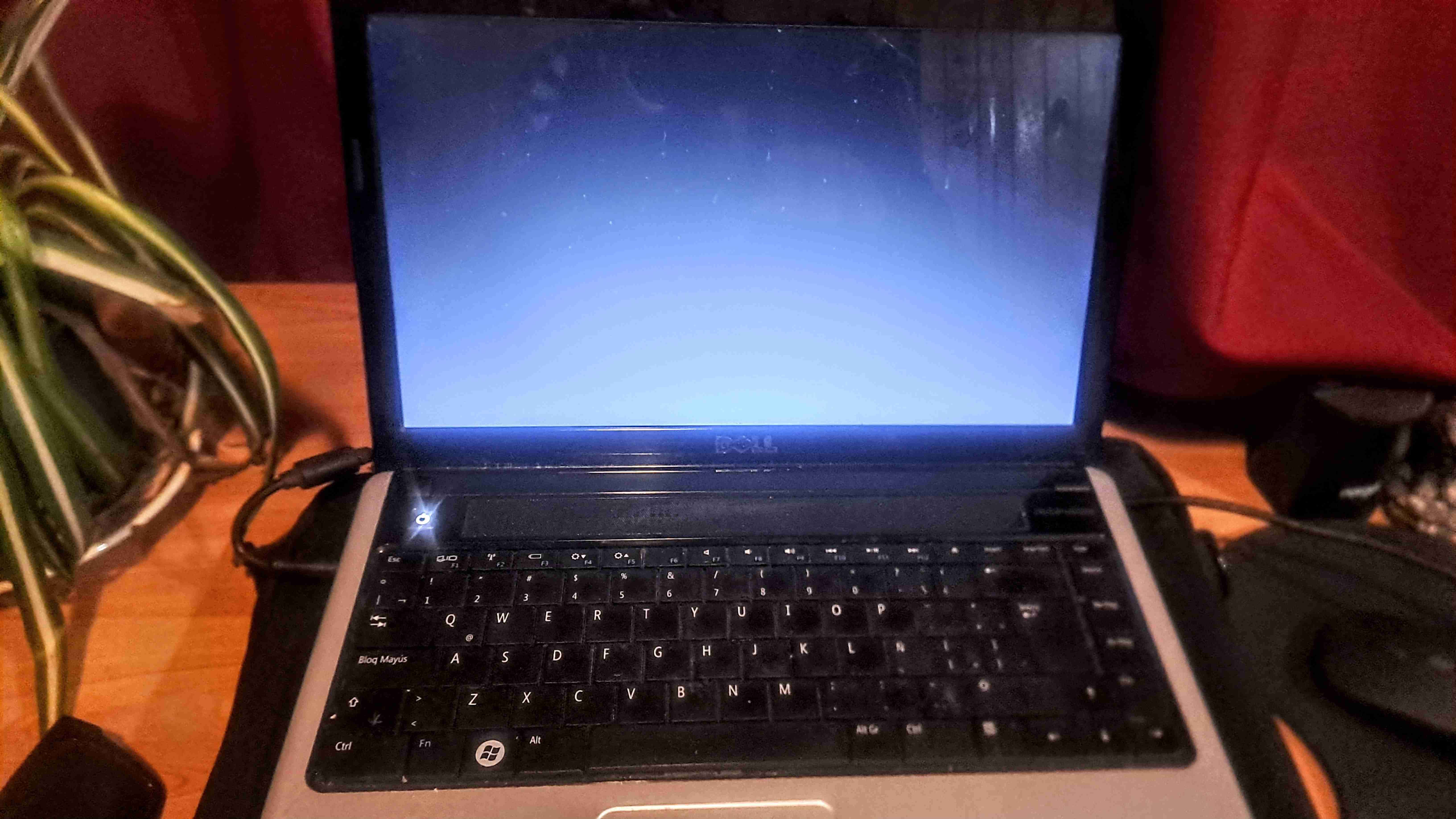 Laptop Dell Inspiron 1440 - miniatura 1