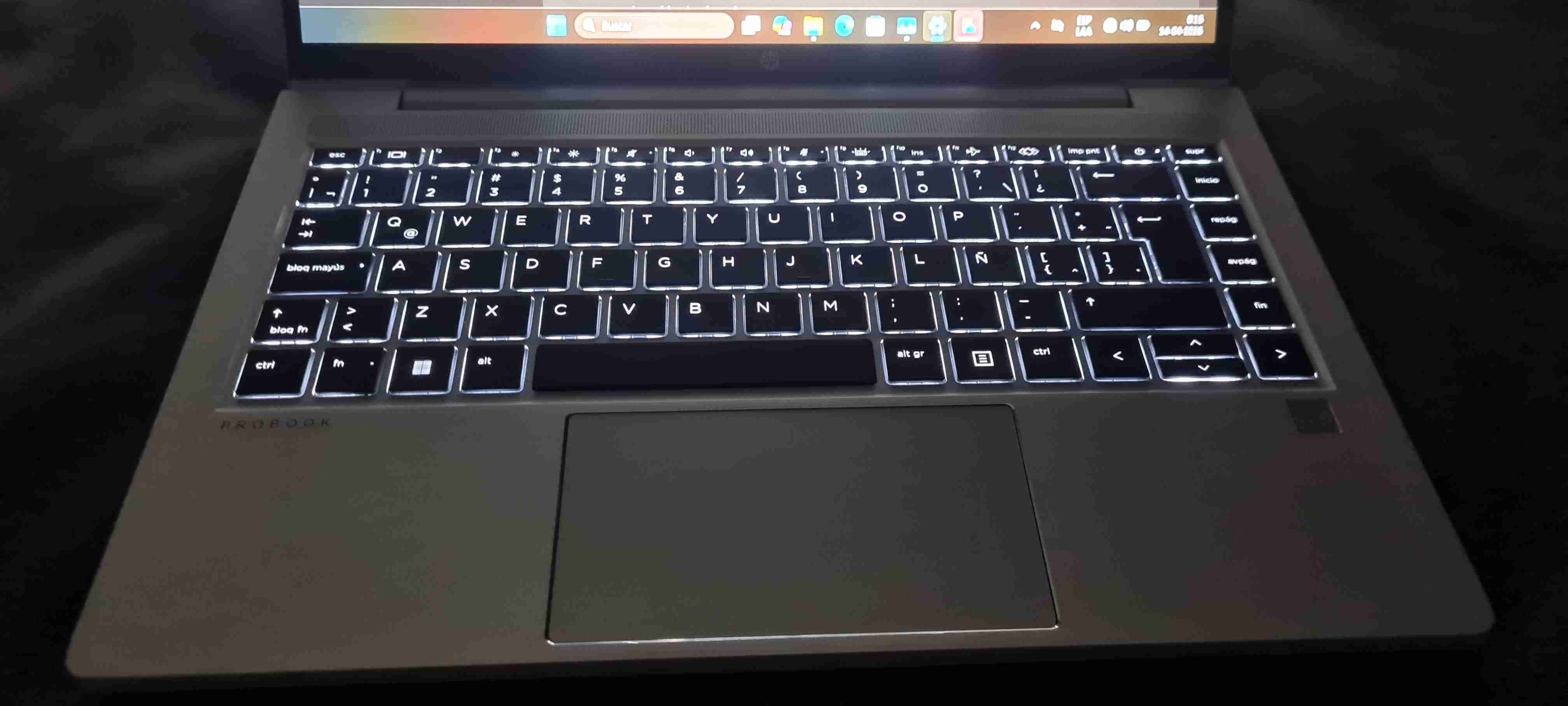 Laptop HP plateado - miniatura 2