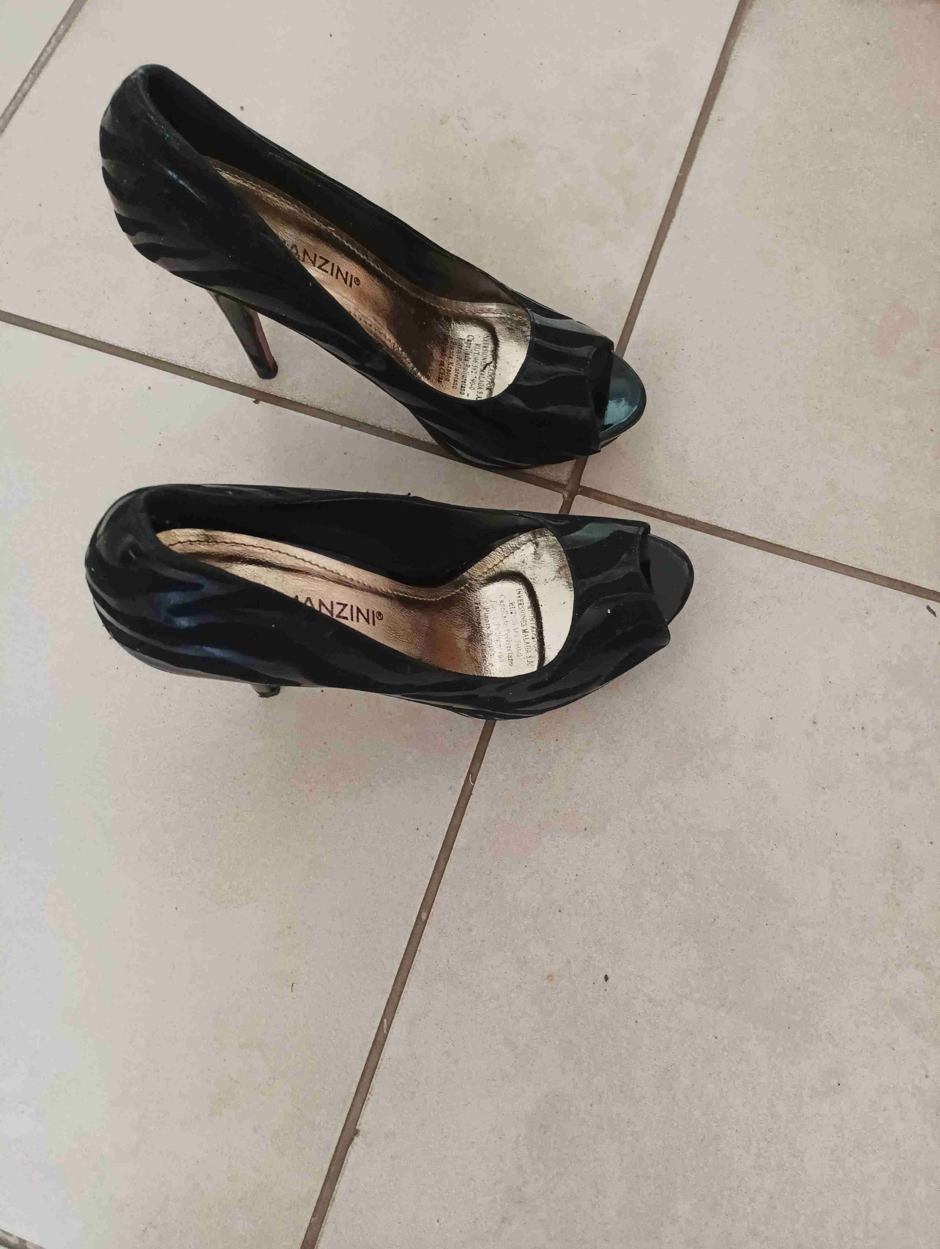 Tacones negros charol mujer - miniatura 3