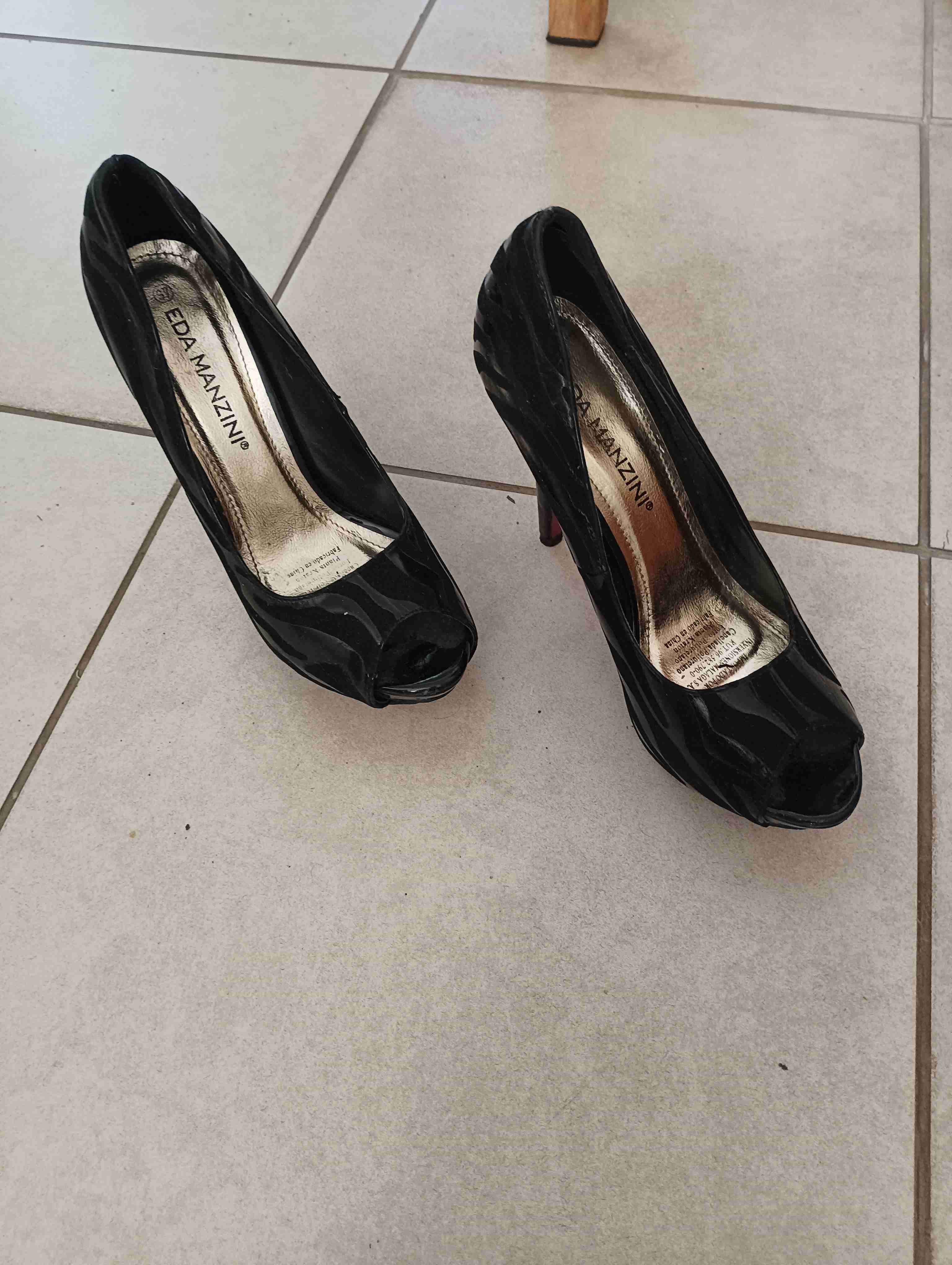 Tacones negros charol mujer - miniatura 4