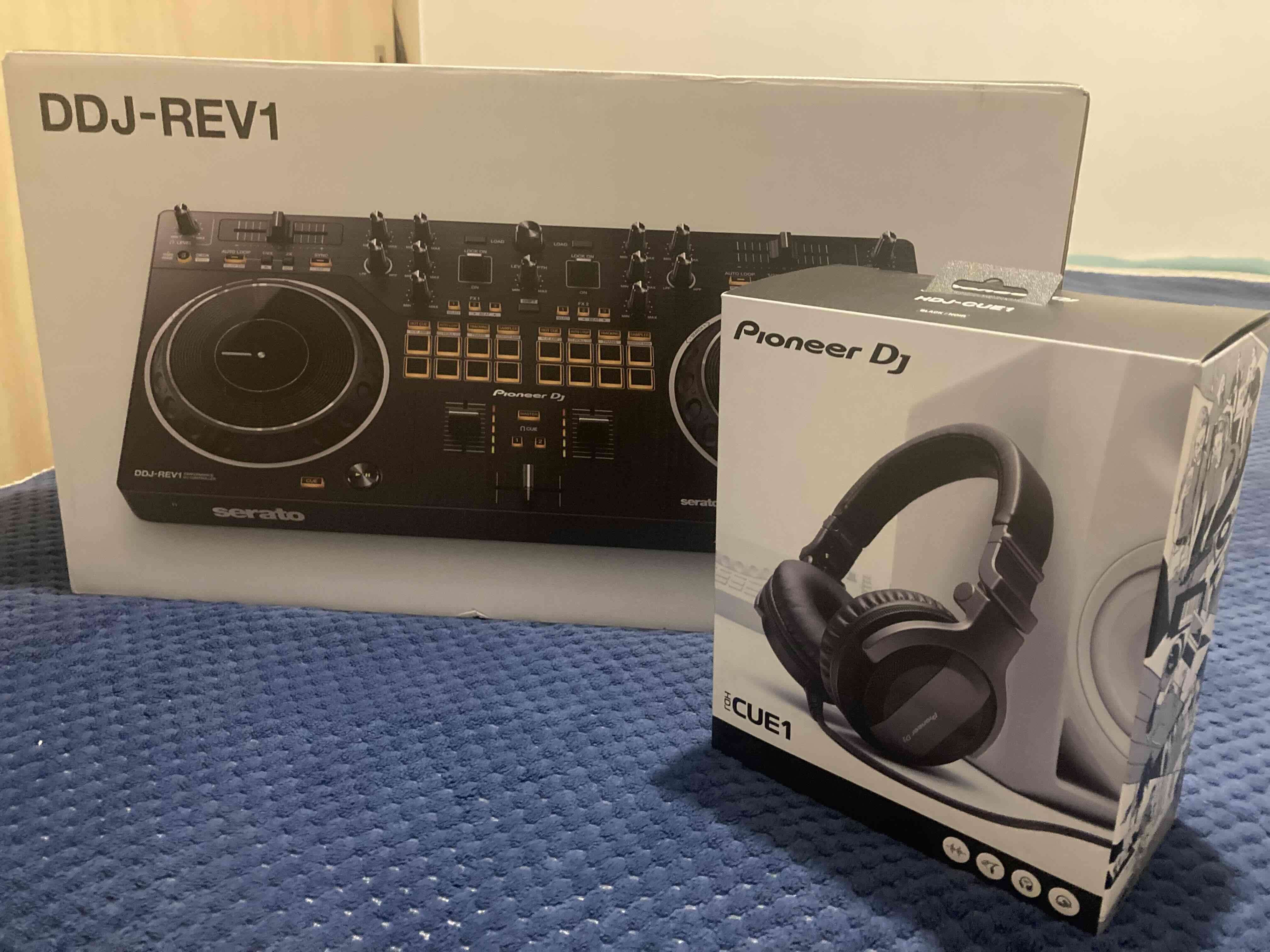 DJ Pioneer DDJ-REV1 + DJ HDJ CUE1 - miniatura 1