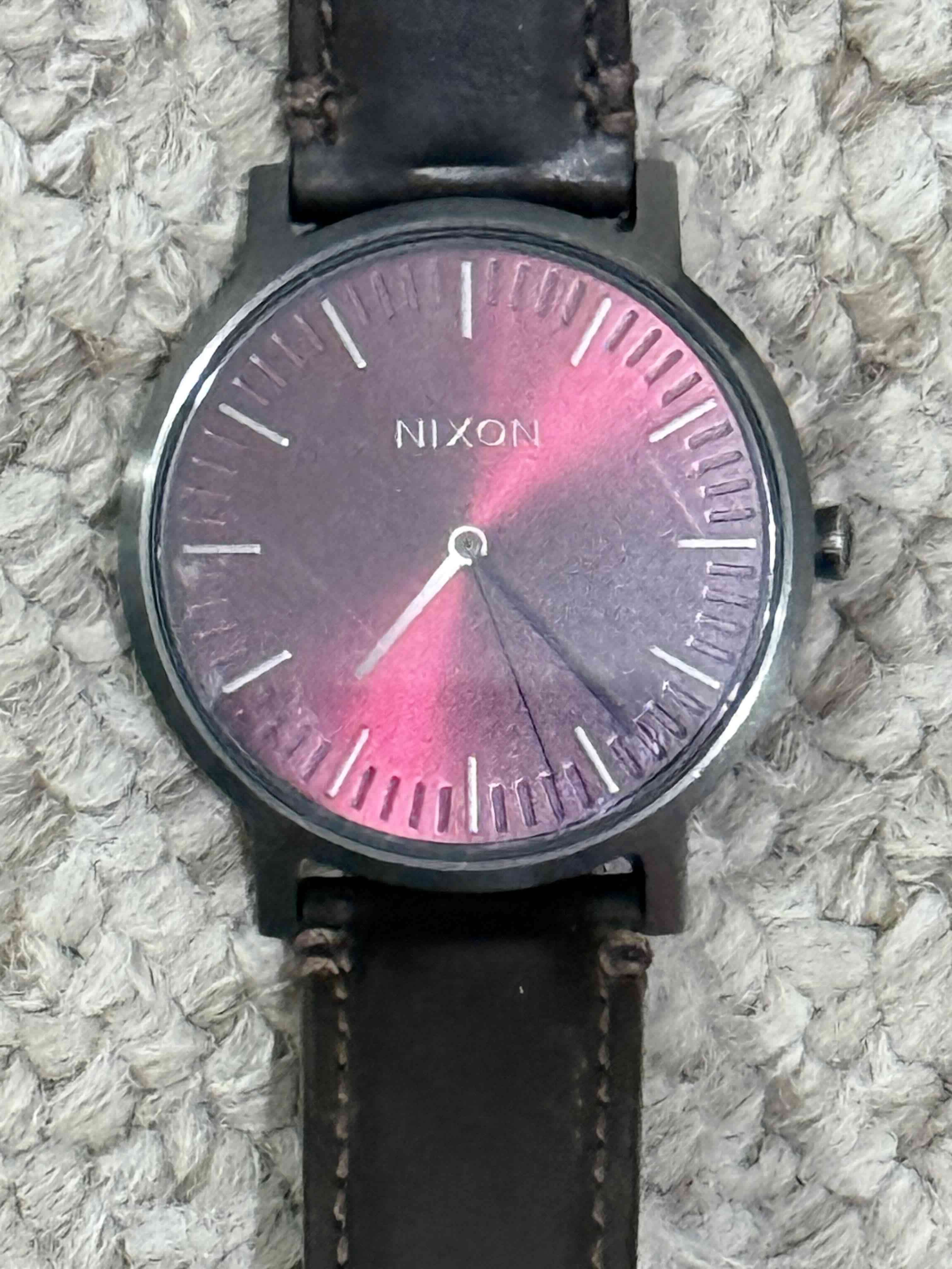 Reloj Nixon de cuero negro - miniatura 2