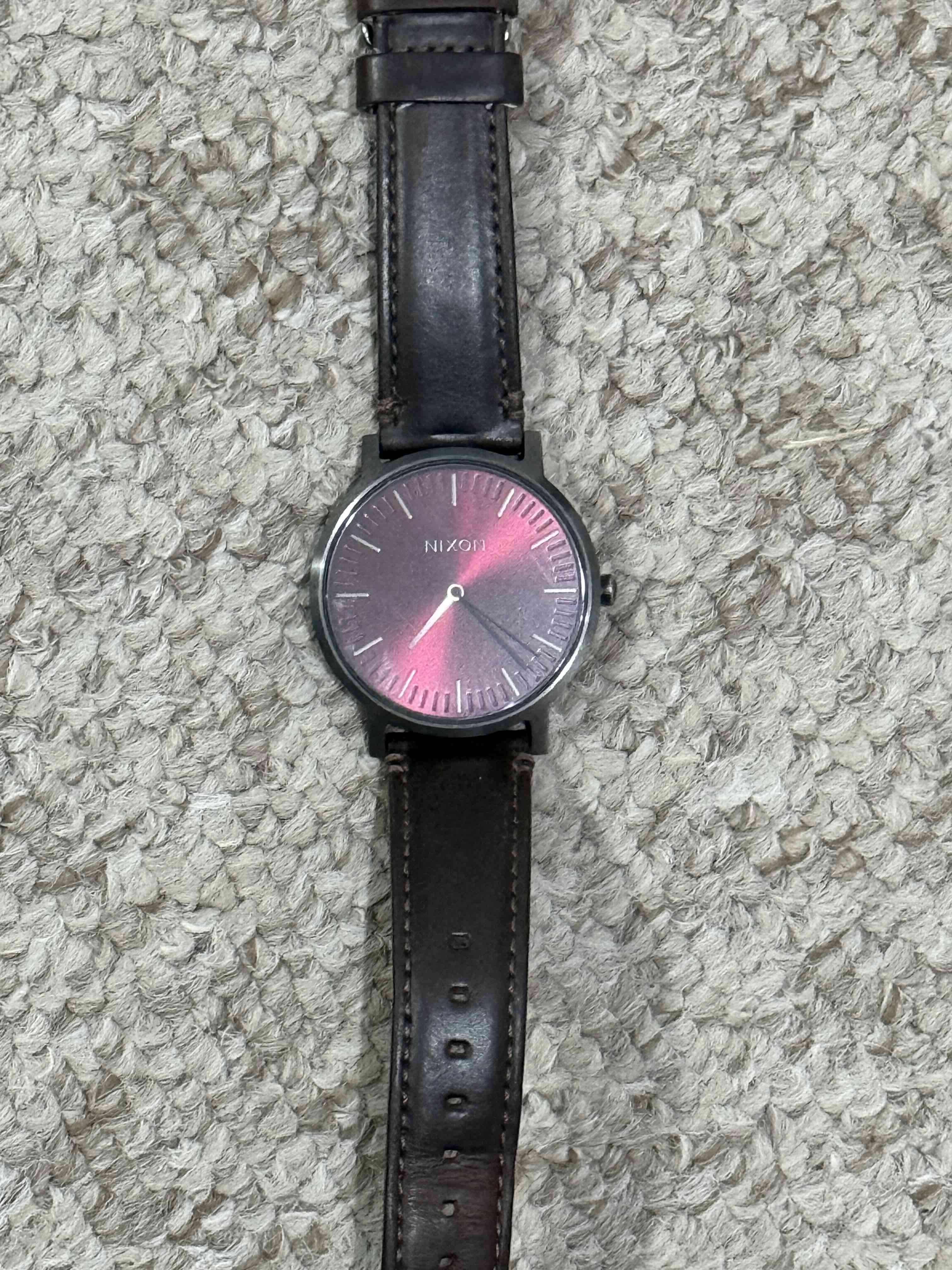 Reloj Nixon de cuero negro - miniatura 3