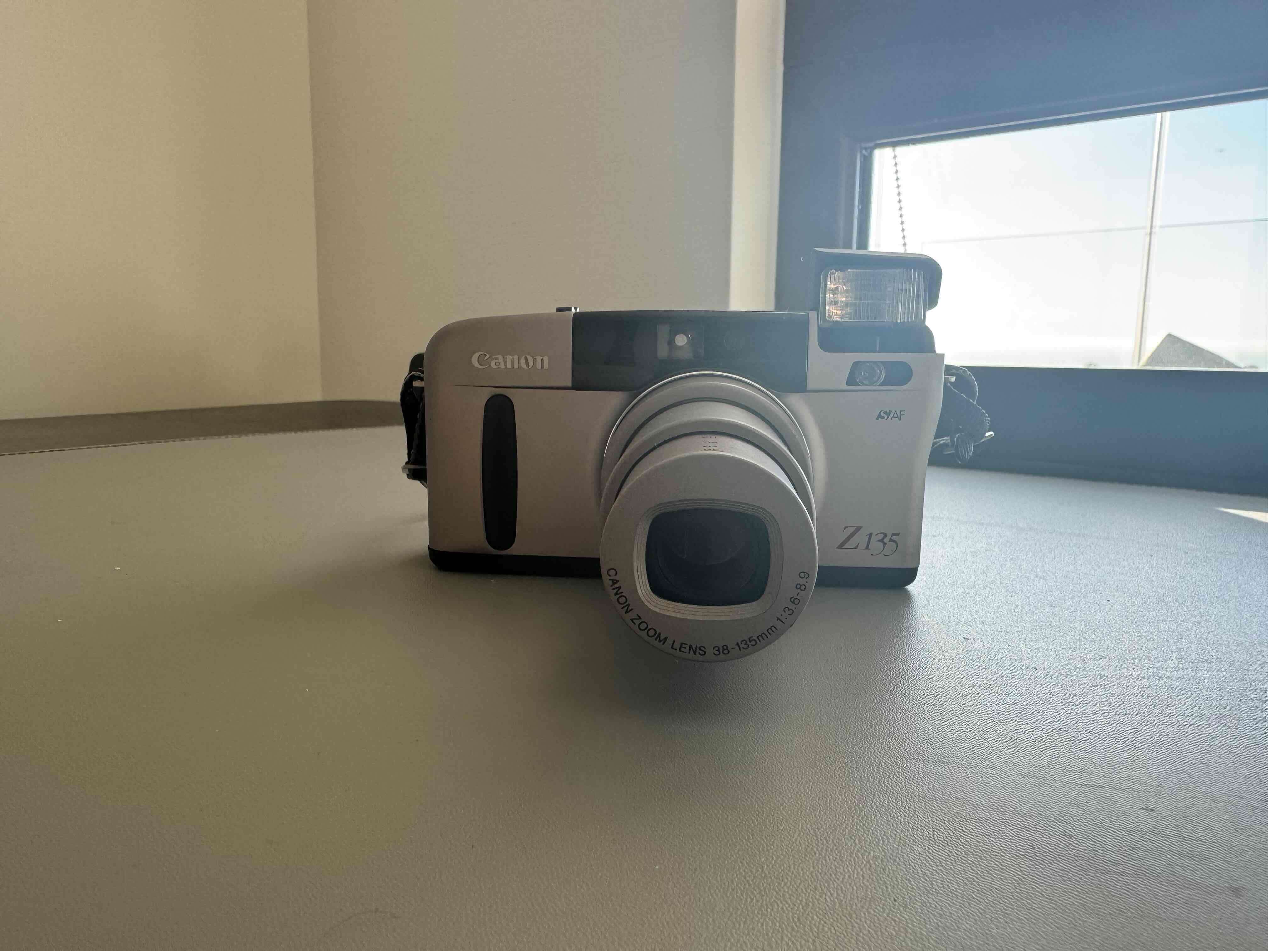 Cámara Canon con funda - miniatura 2