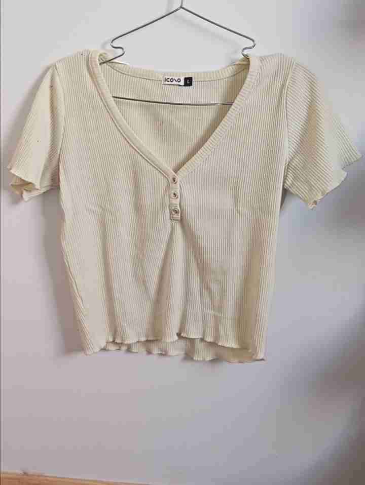 Polera beige con botones - miniatura 1