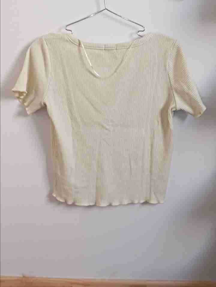 Polera beige con botones - miniatura 2