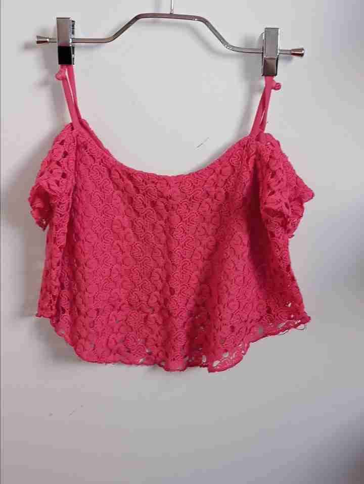 Top de encaje fucsia