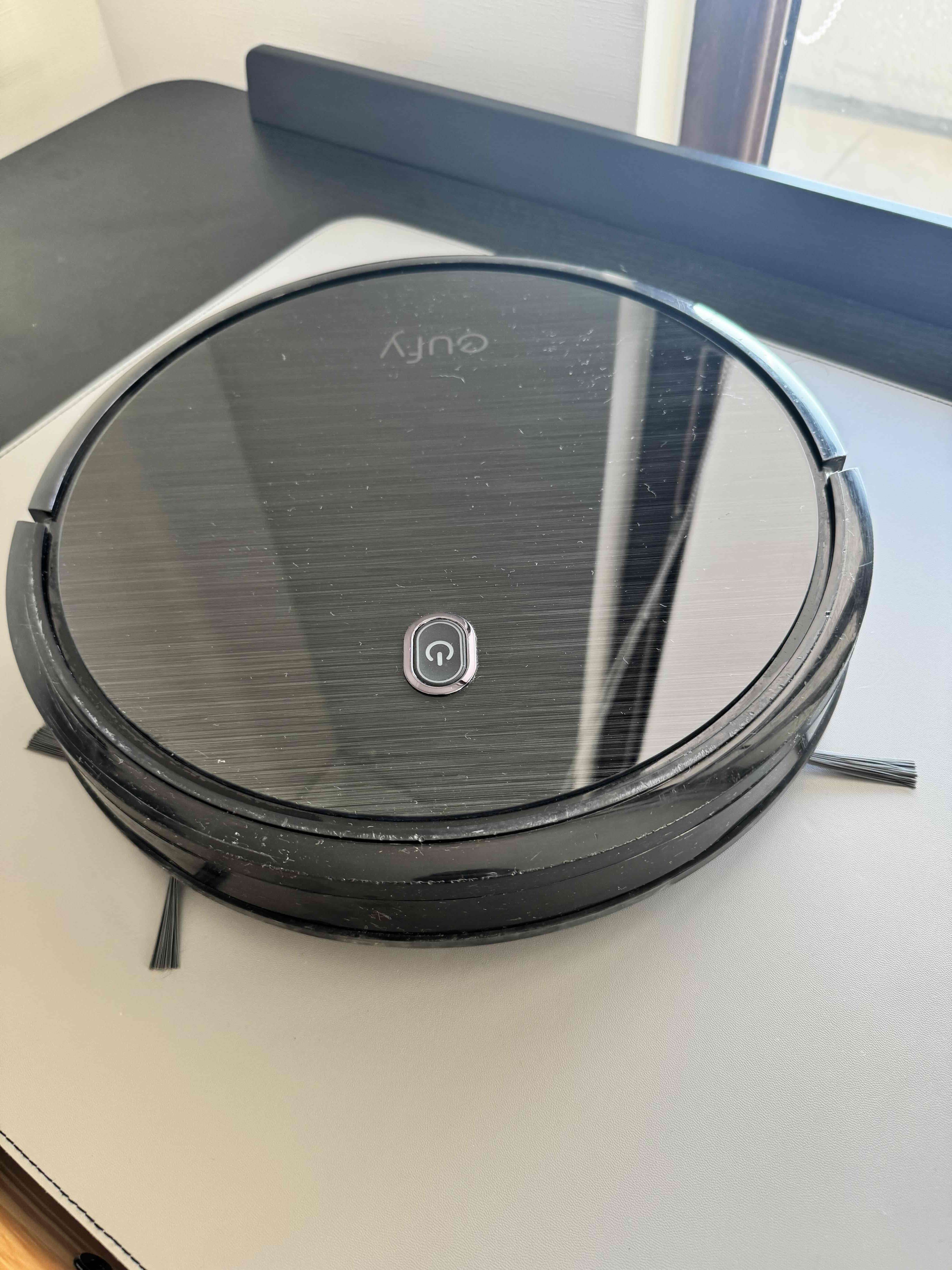 Robot aspiradora Eufy - miniatura 1