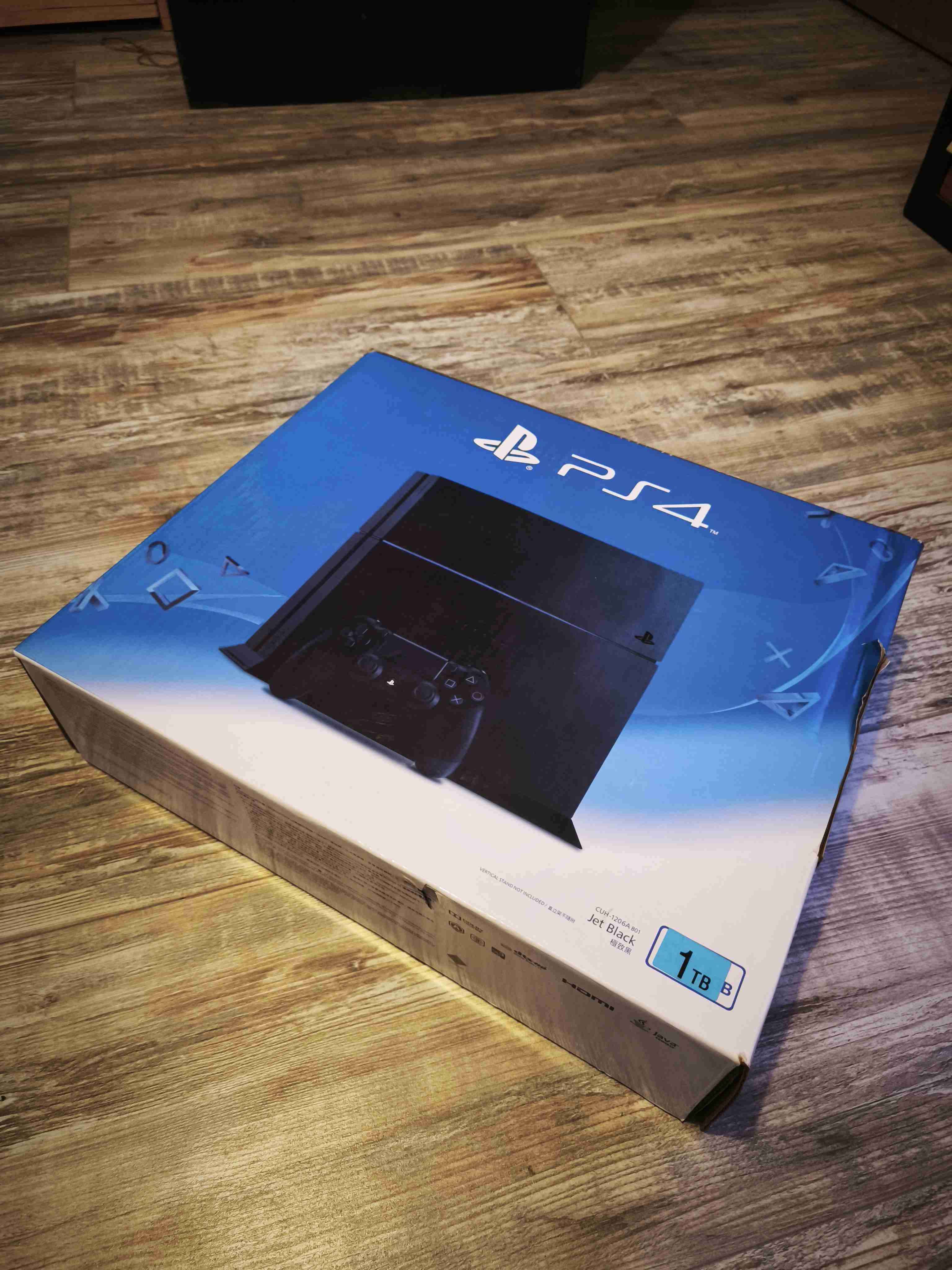 Vendo Ps4 con 3 controles - miniatura 3
