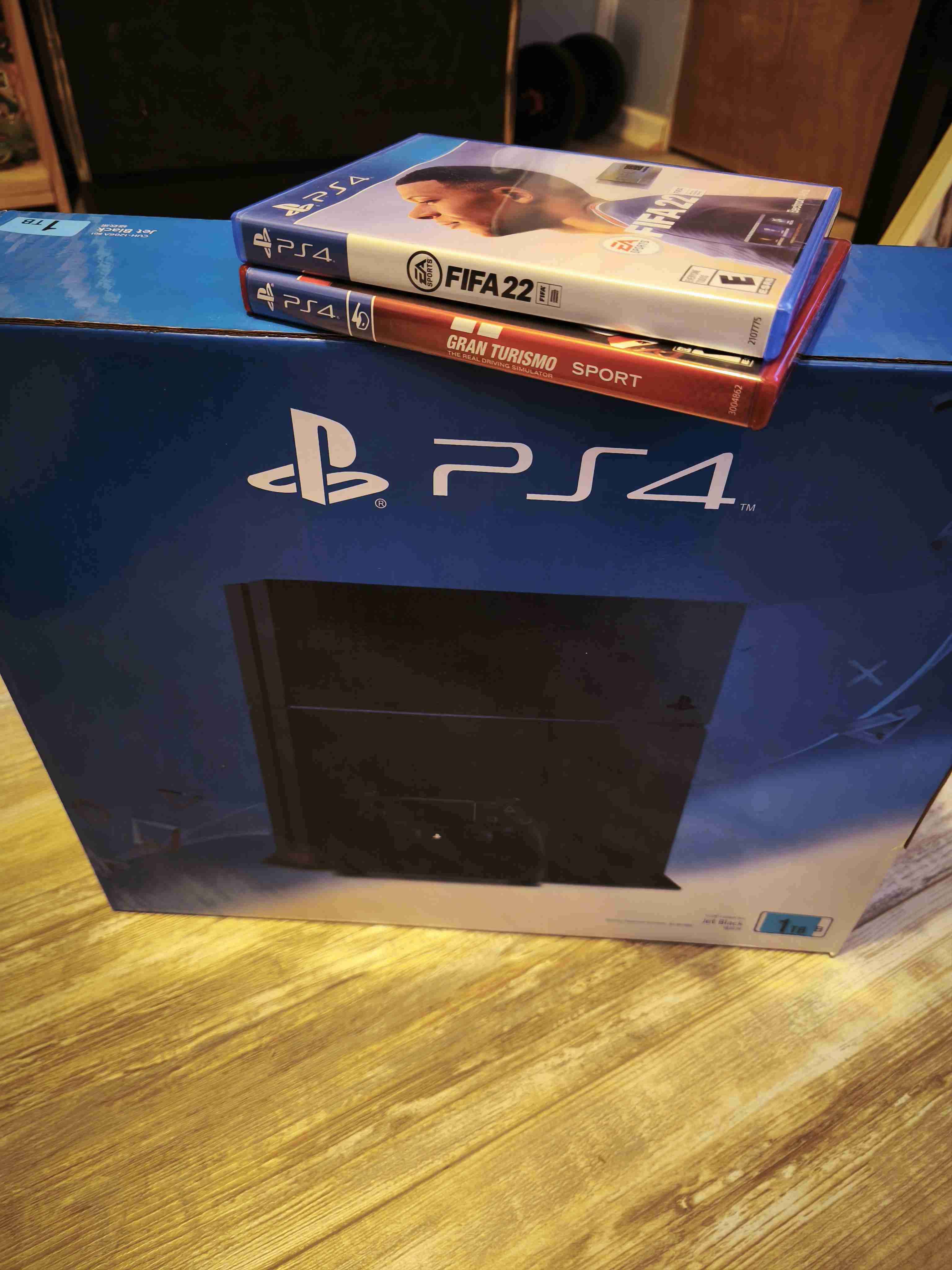 Vendo Ps4 con 3 controles - miniatura 4
