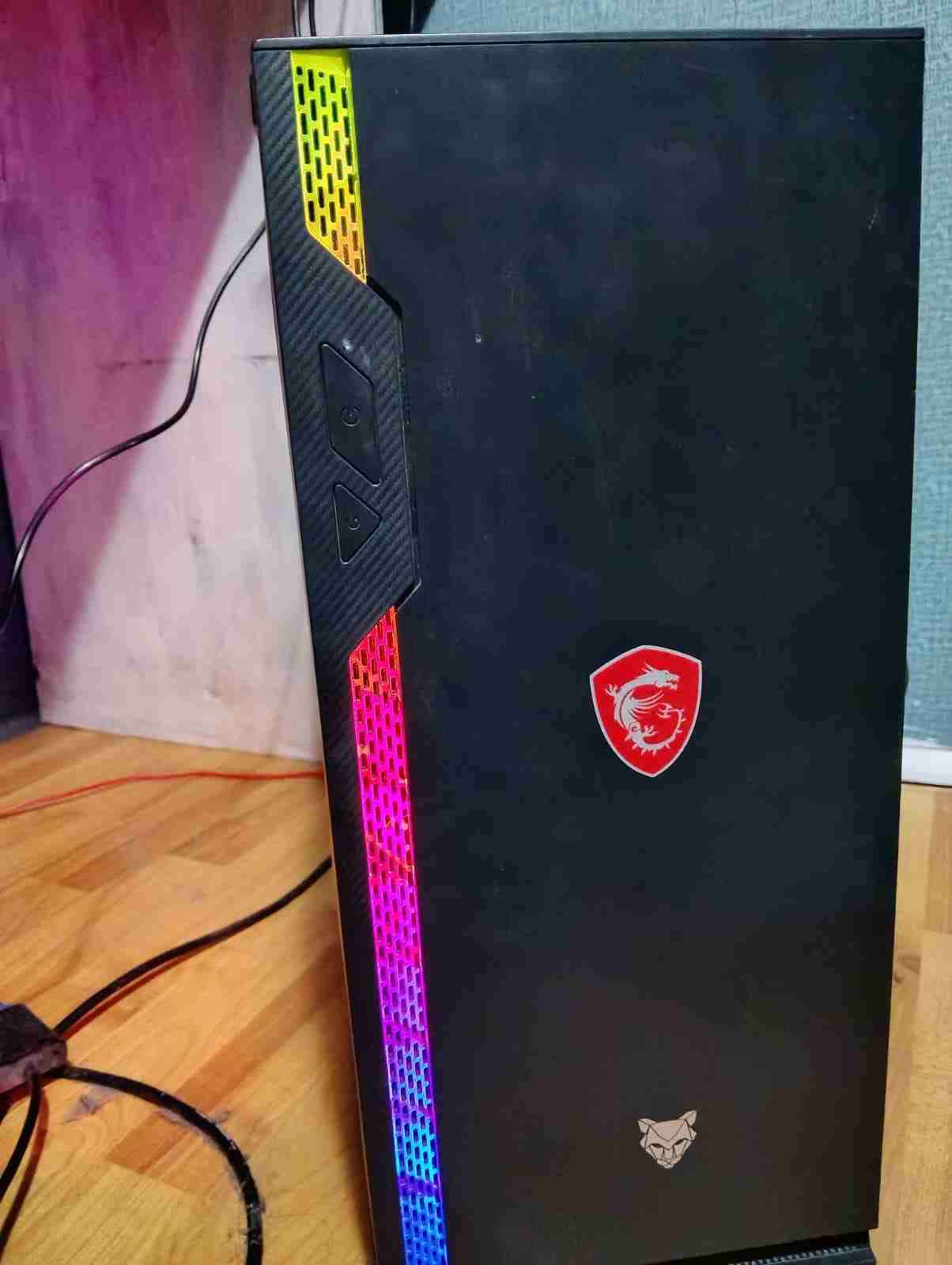 PC de escritorio para juegos - miniatura 3