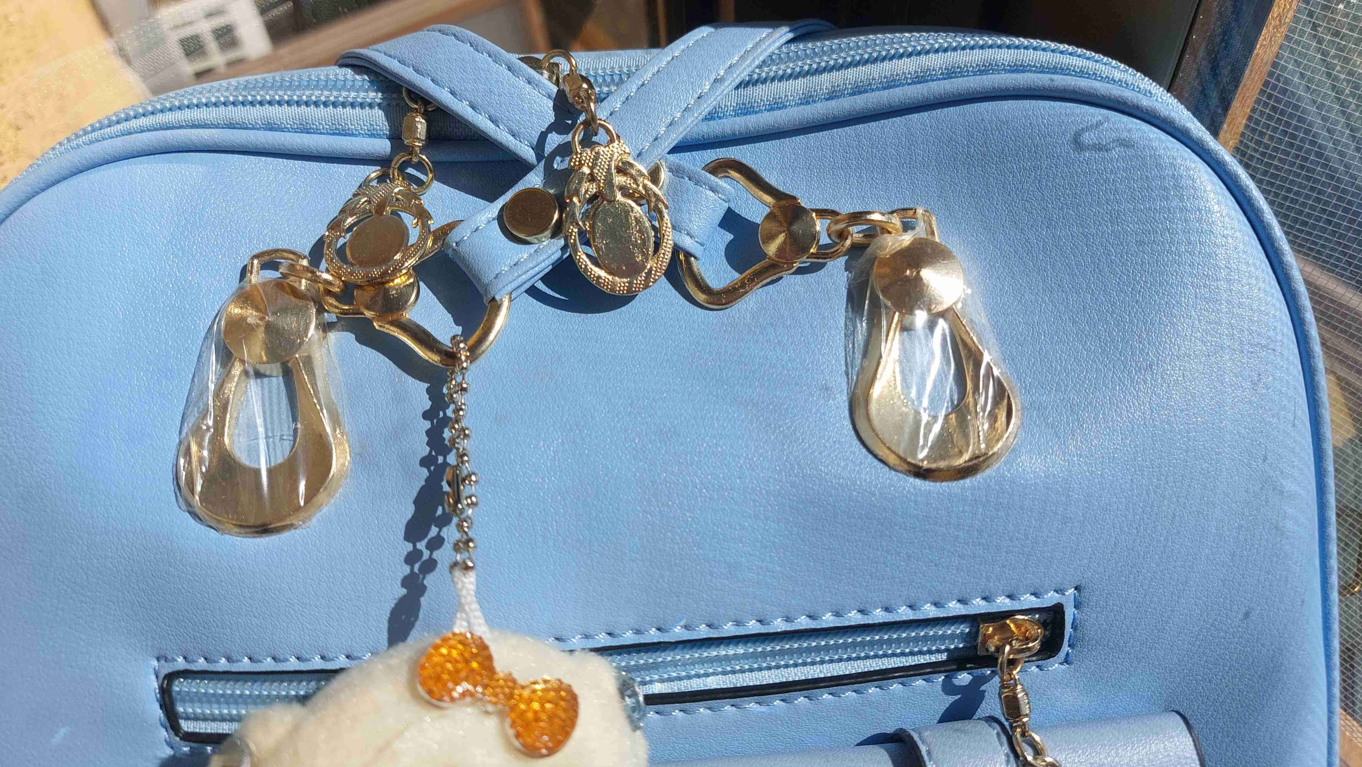 Mochila celeste con llavero de osito - miniatura 2