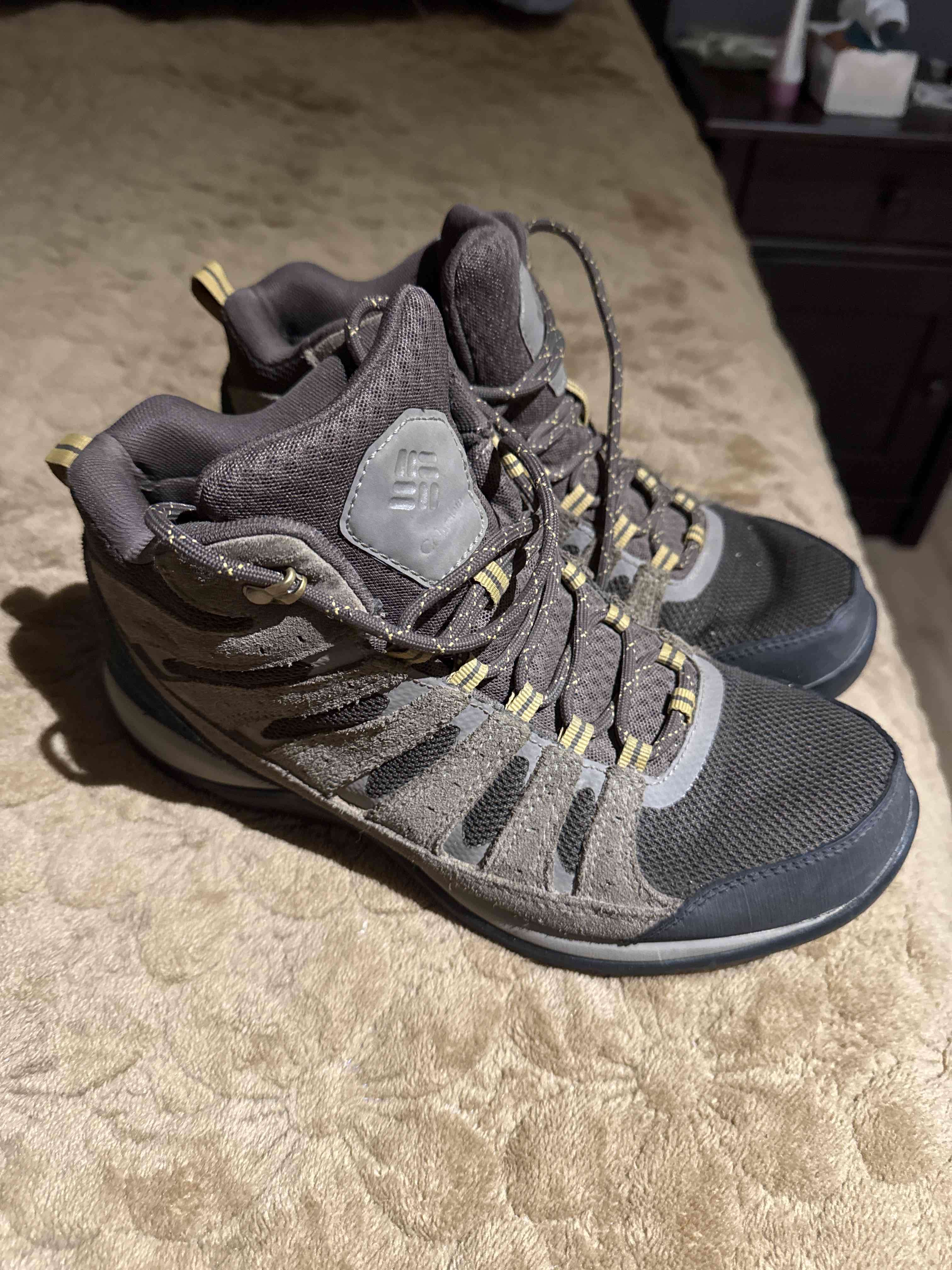 Botas trekking grises - miniatura 1