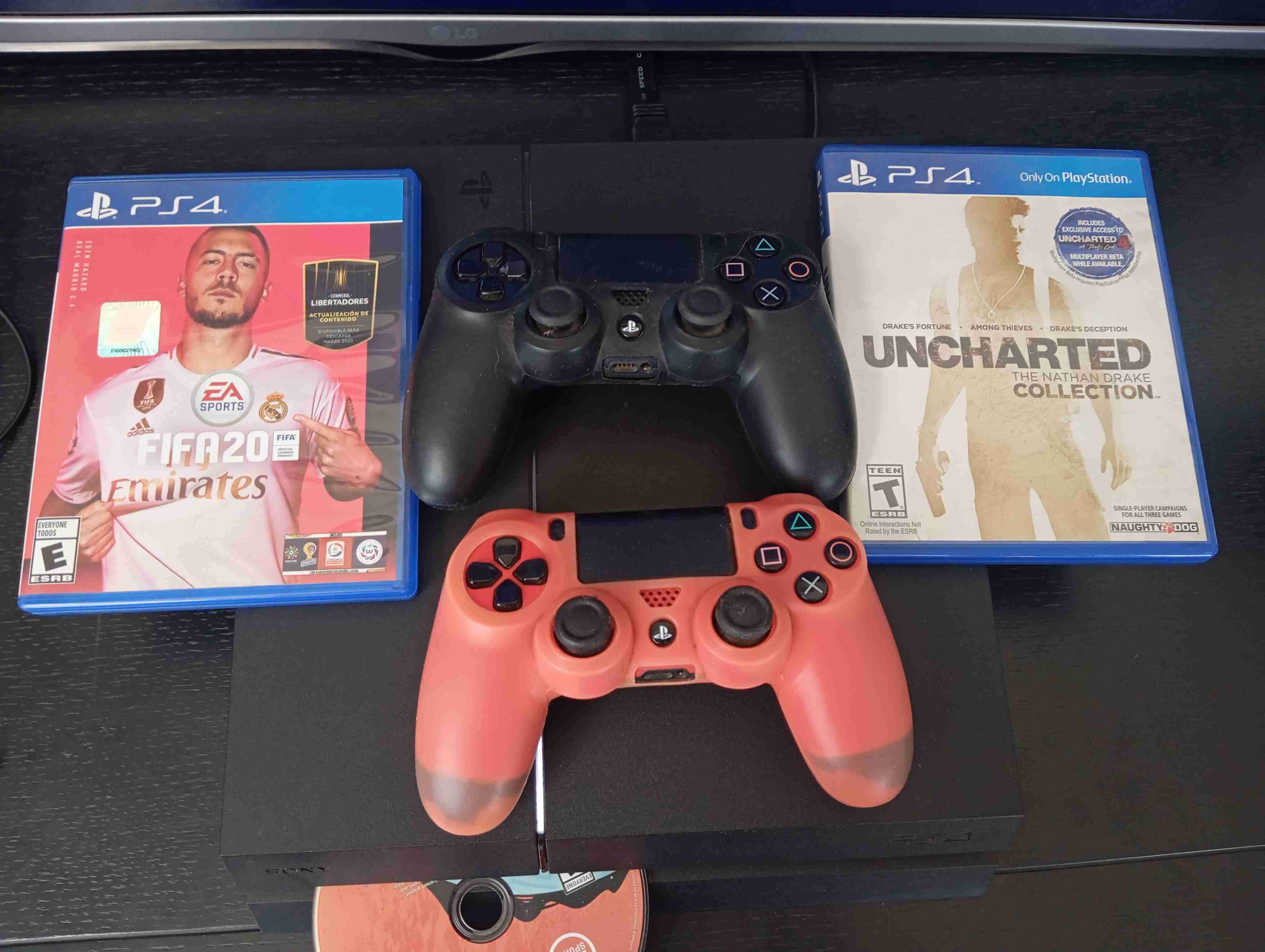 Play Station 4 + Smart TV LG 42' - miniatura 2