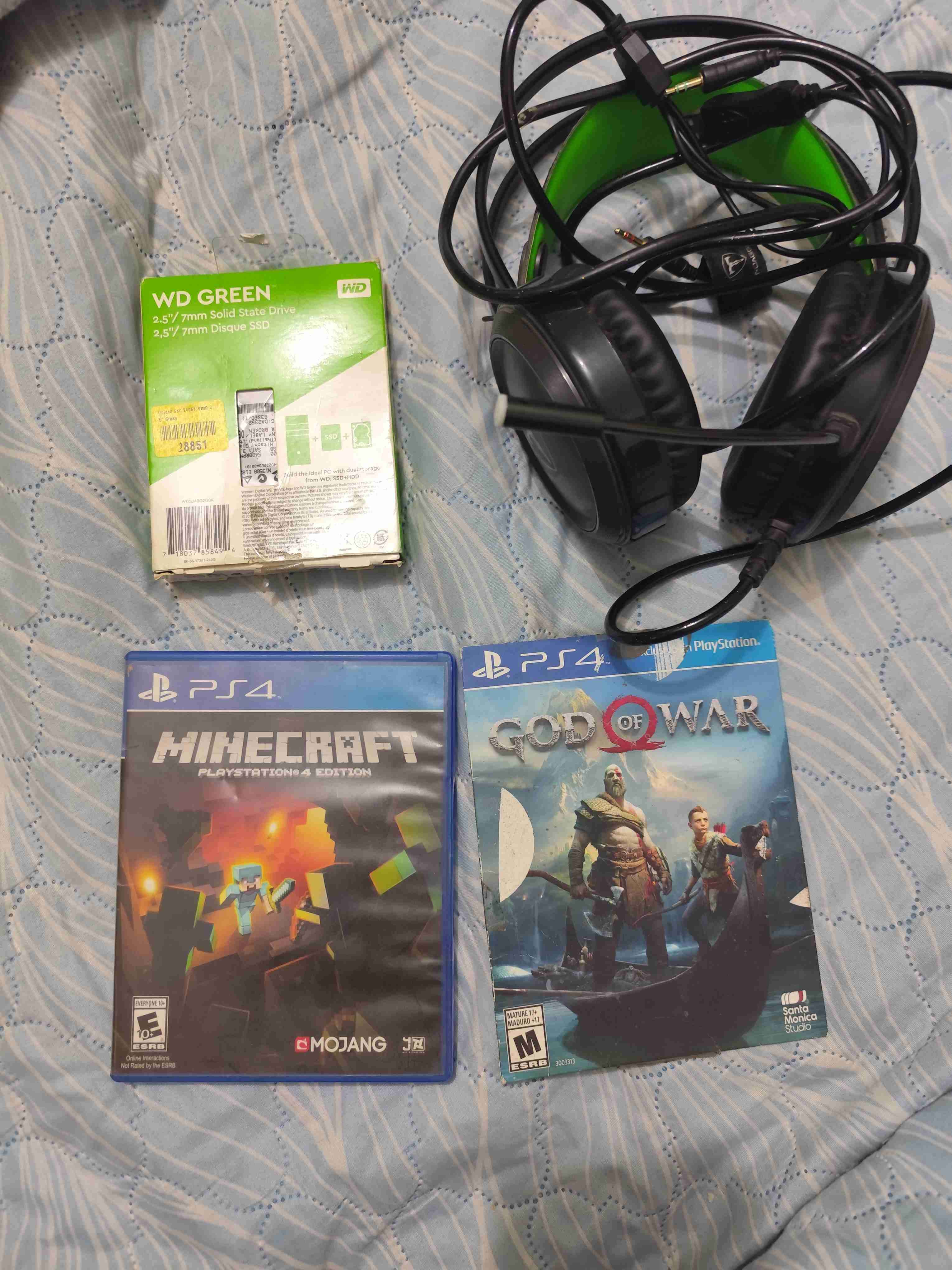 Pack PS4: Minecraft + God of War + Audífonos + HDD - miniatura 1