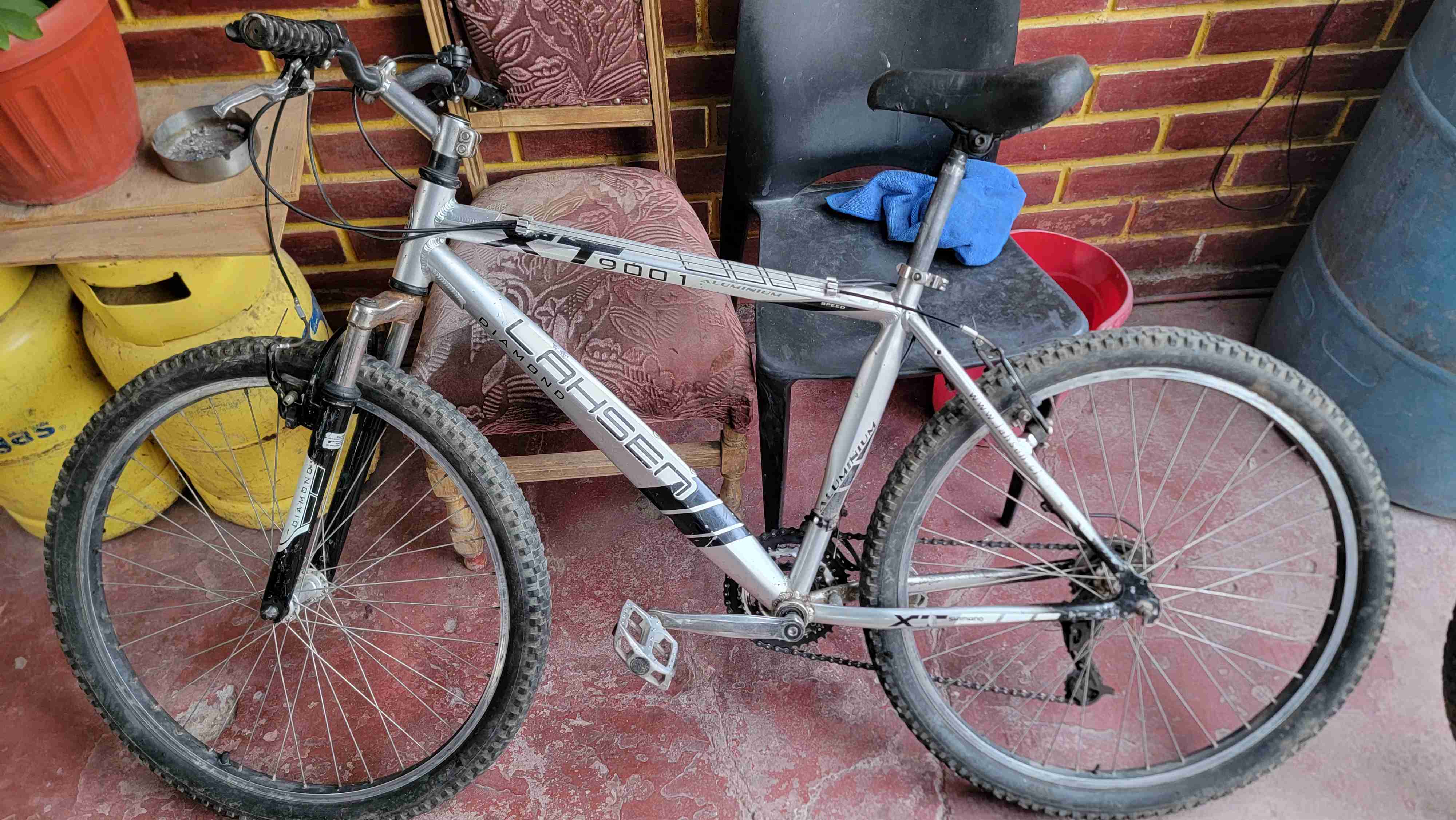 Bicicleta Bianchi de montaña gris y bicicleta lahs - miniatura 5