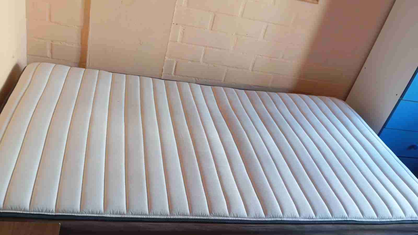 Closet azul con cajones y cama de 1.1/2 - miniatura 2