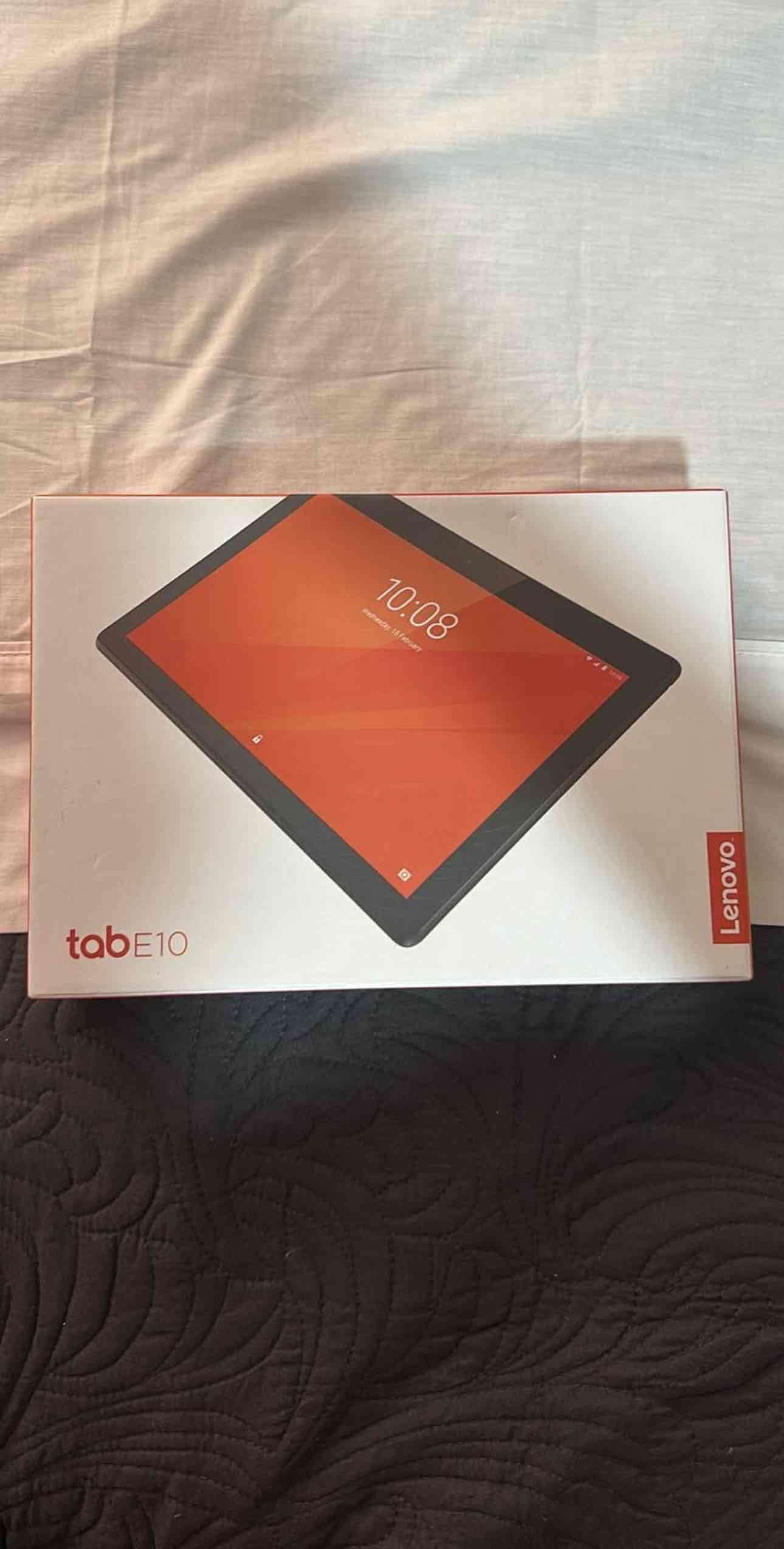 Tablet Lenovo Tab E10 - miniatura 1