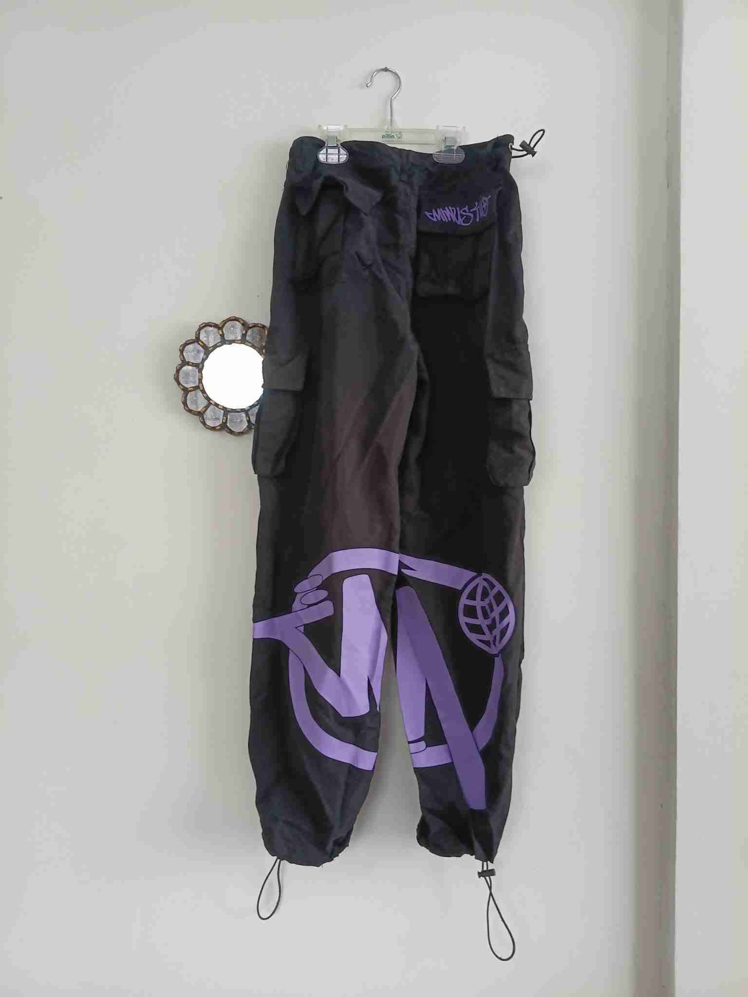 Pantalones deportivos negros y morados - miniatura 1