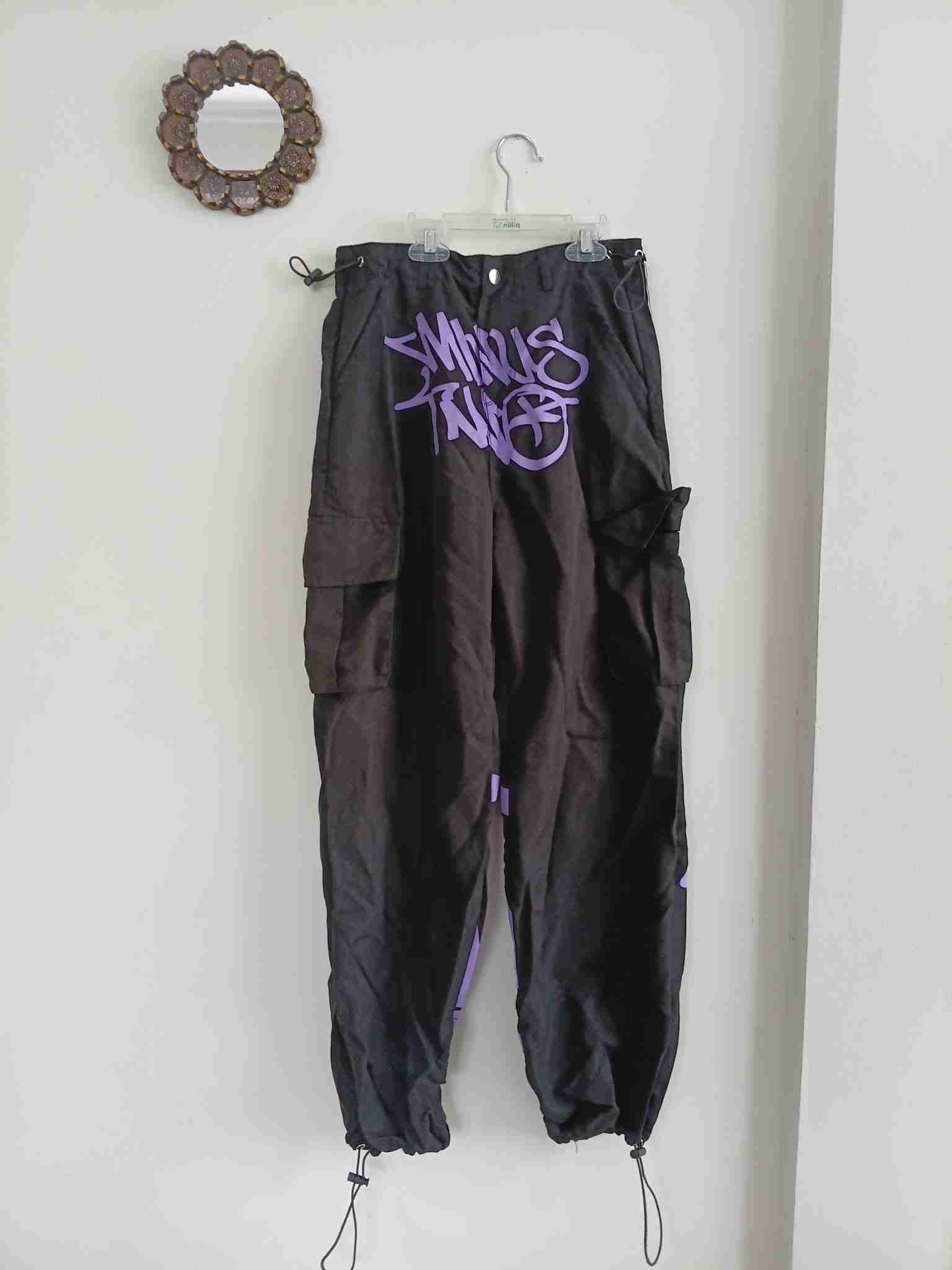 Pantalones deportivos negros y morados - miniatura 2