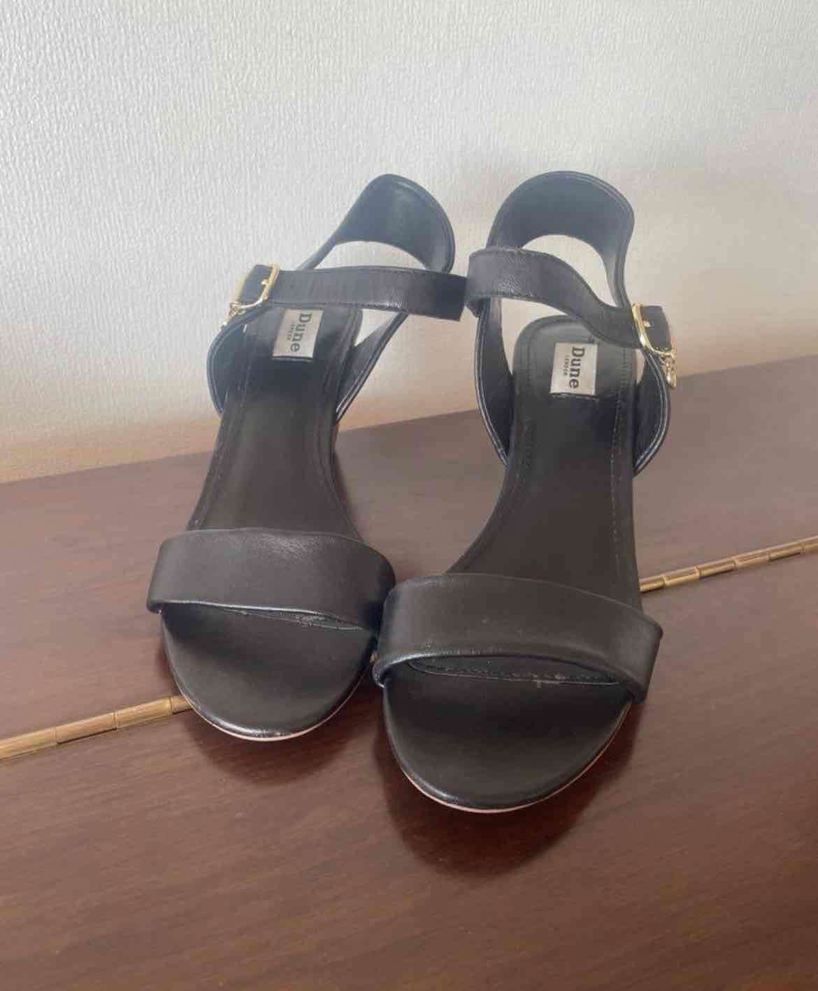 Sandalias de tacón negro - miniatura 3