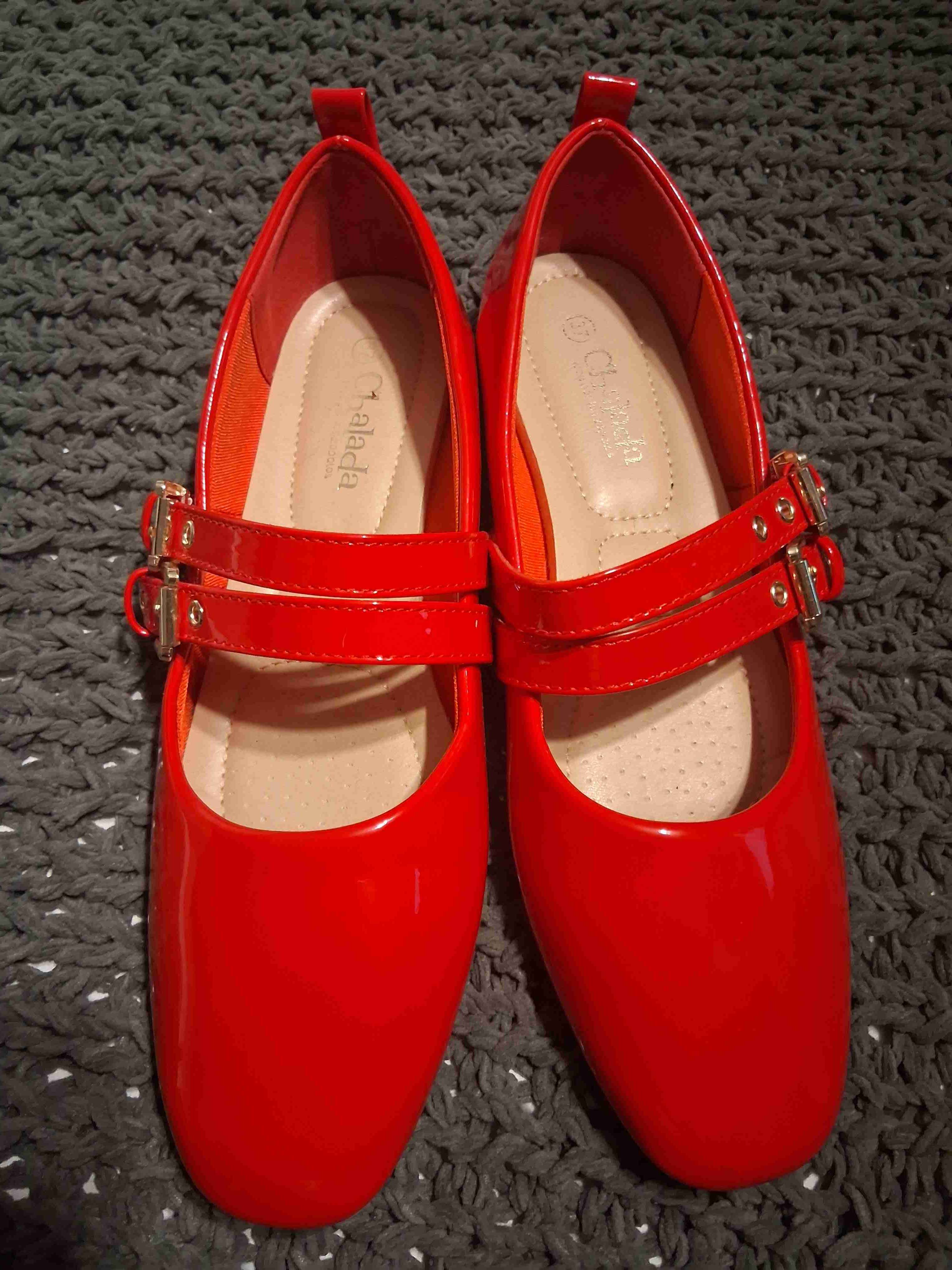 Zapatos rojos de charol con hebilla - miniatura 1