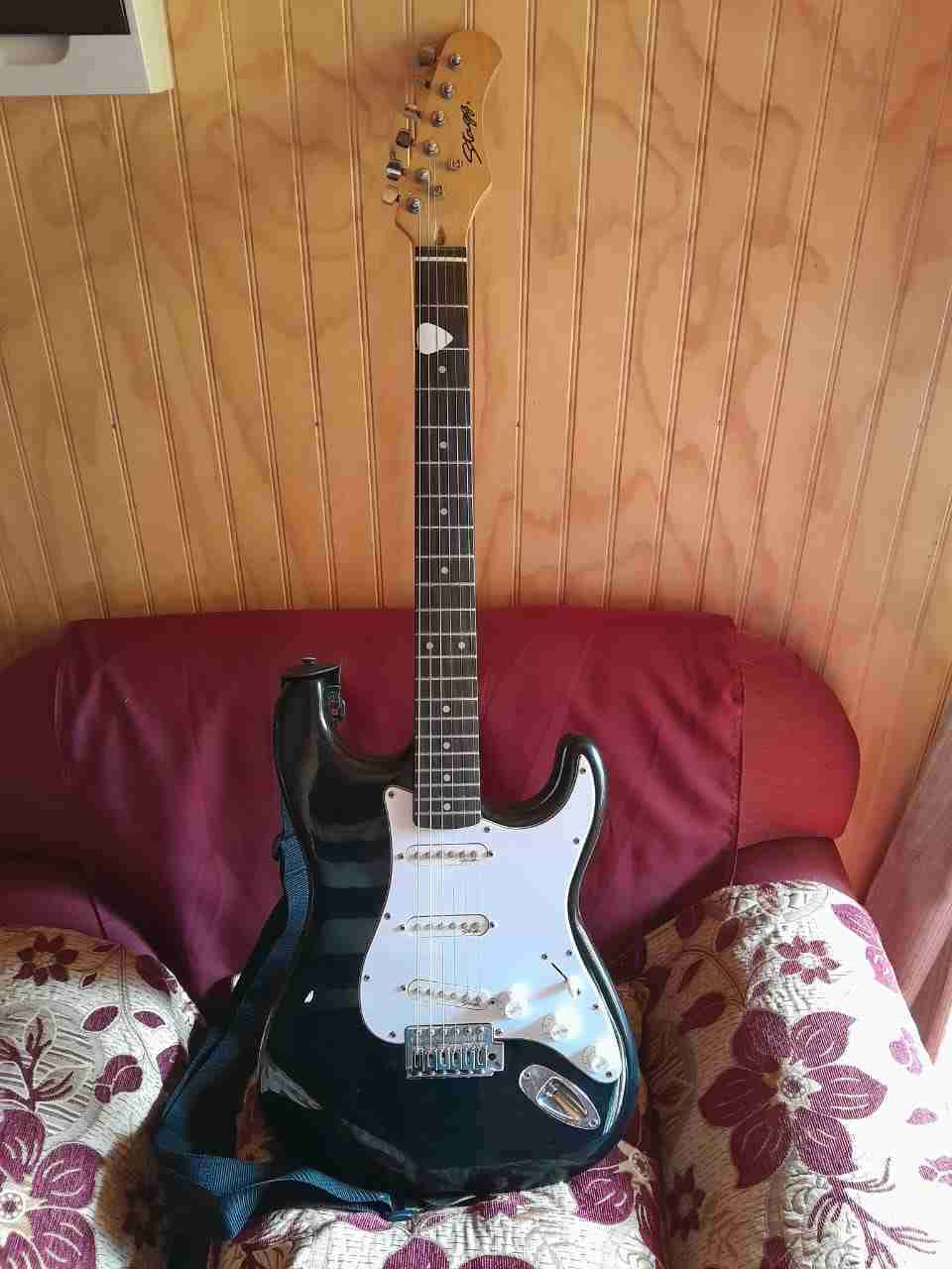Guitarra stagg - miniatura 1