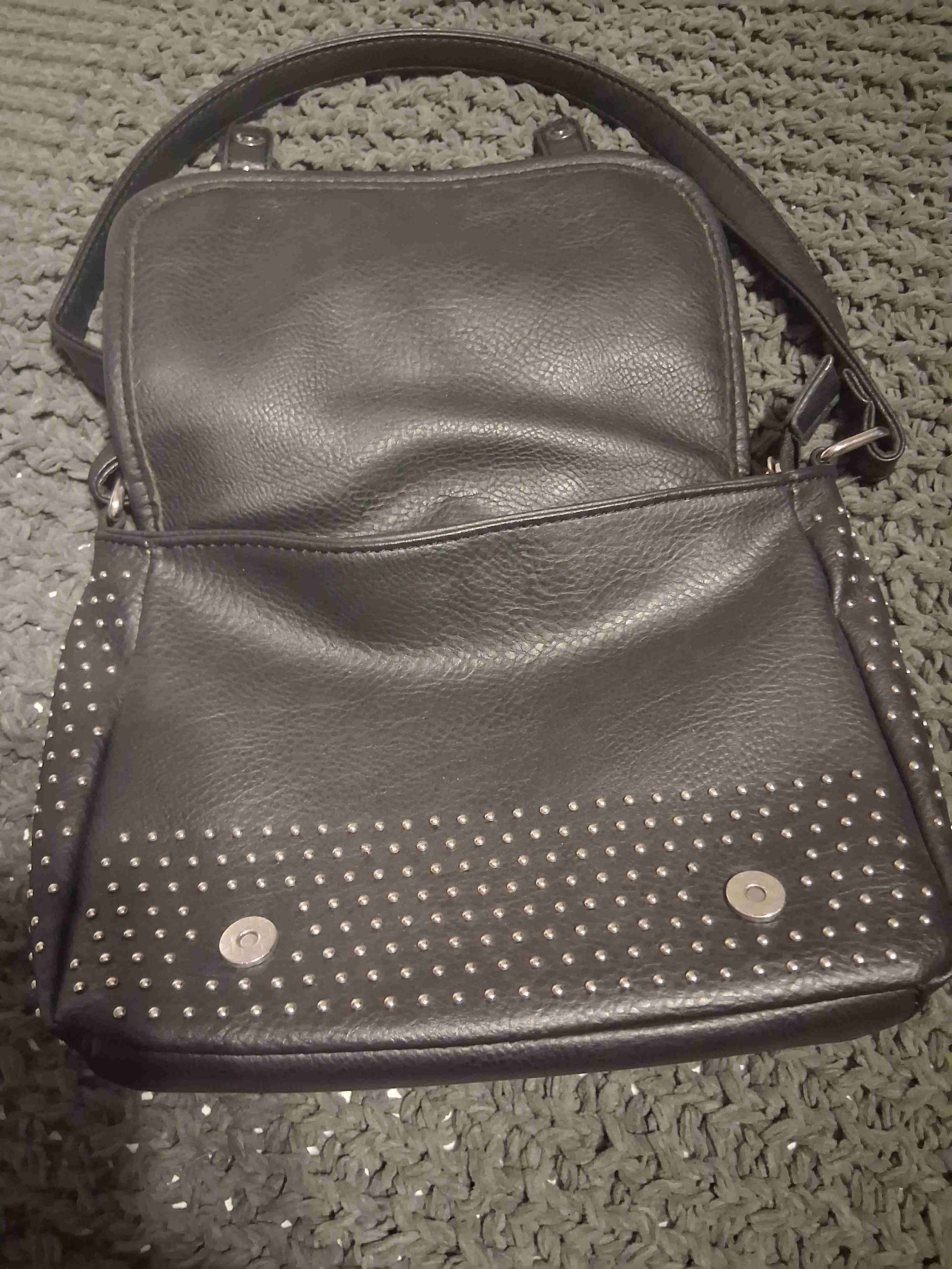 Bandolera de cuero negro con tachas - miniatura 2