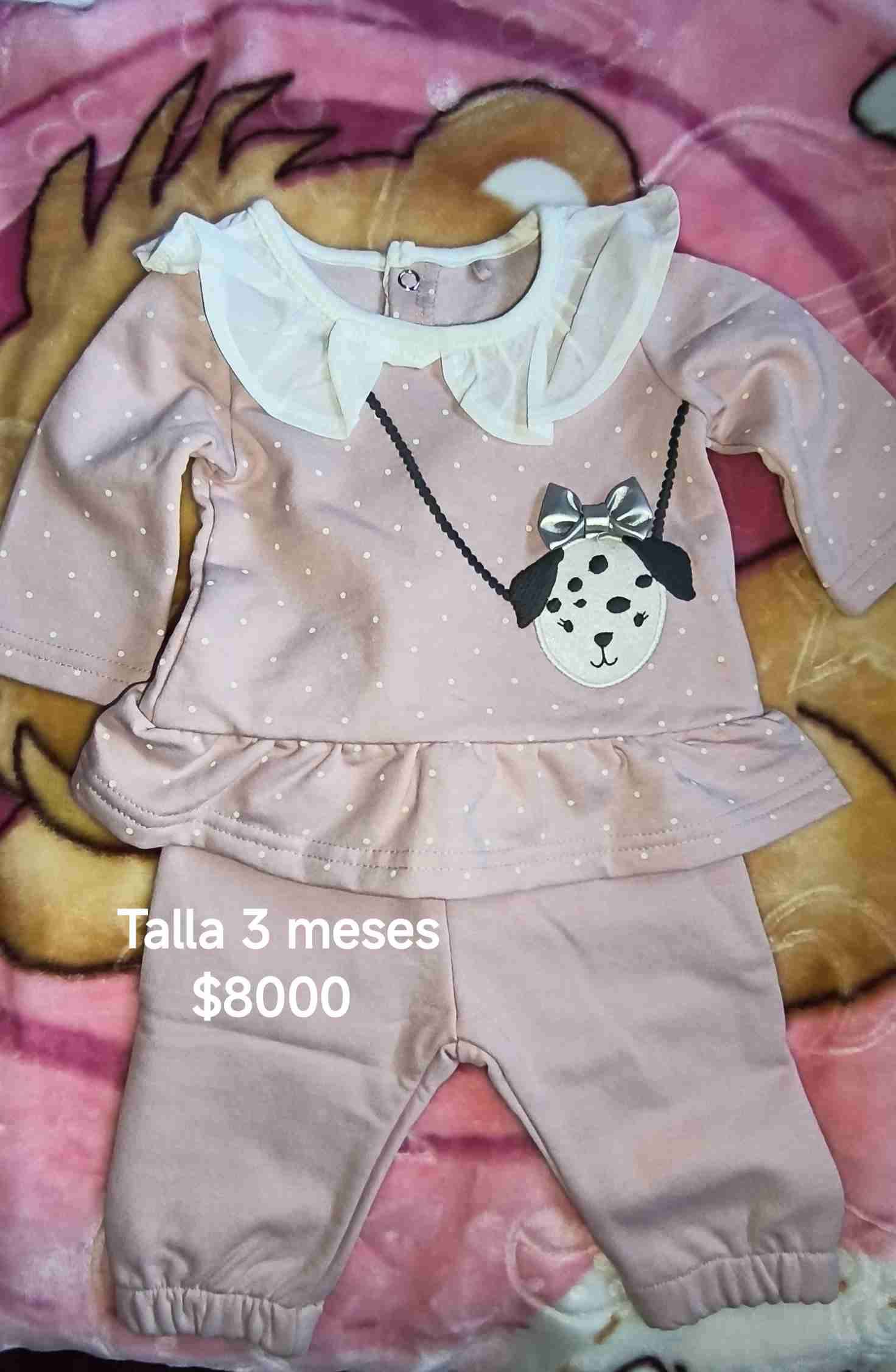 Conjunto de bebé rosa con diseño - miniatura 1
