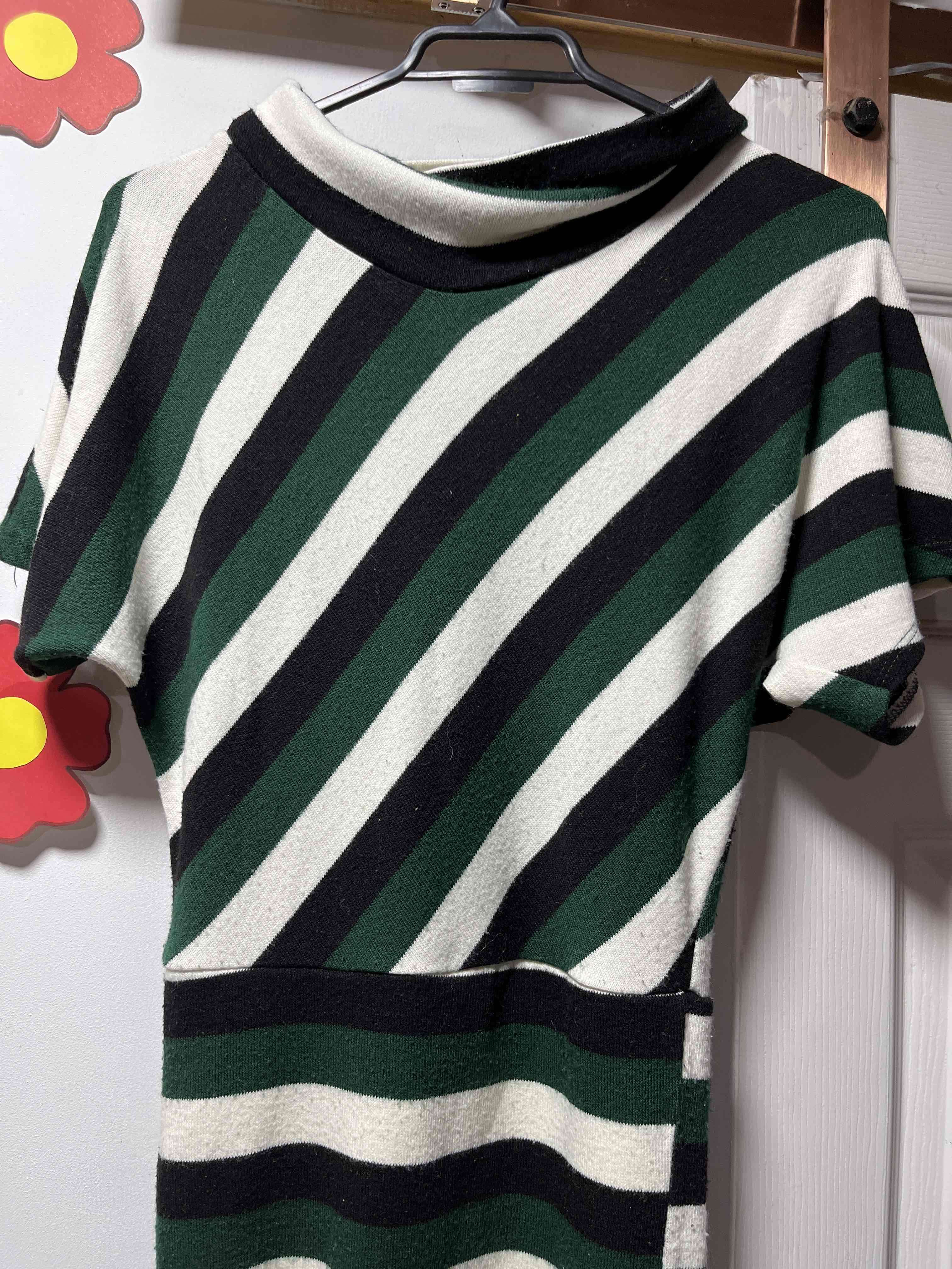 Vestido a rayas negro y verde - miniatura 1