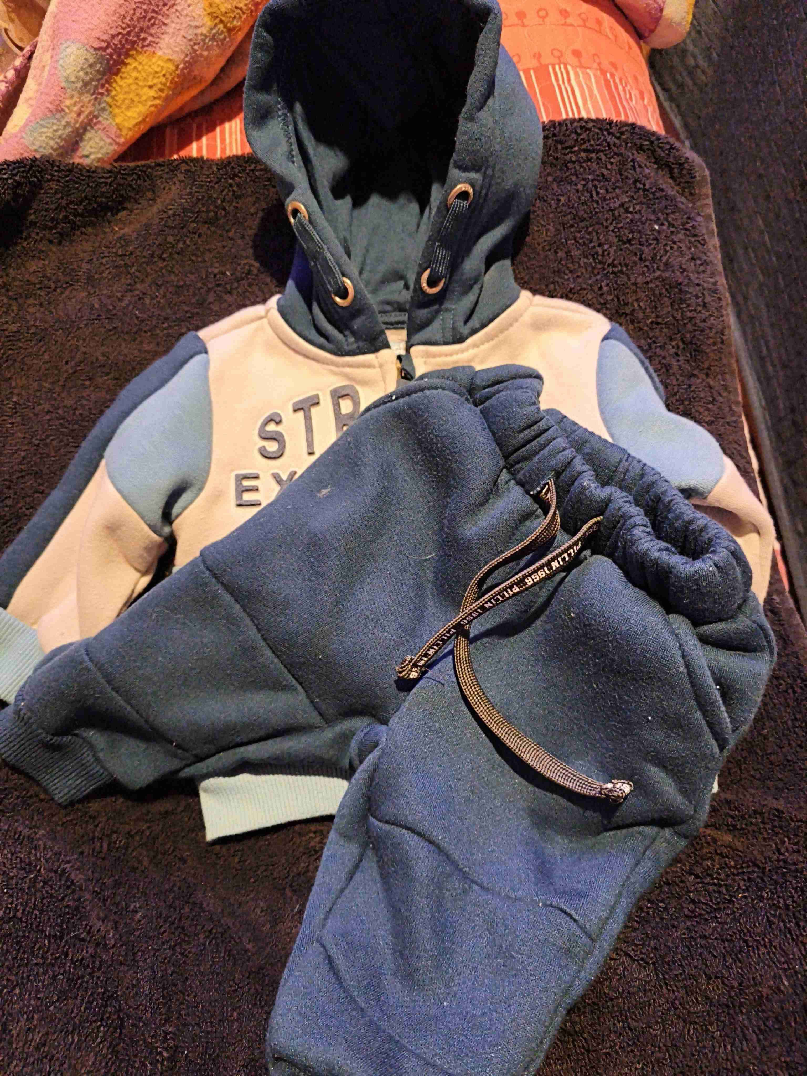 Conjunto deportivo para niño azul