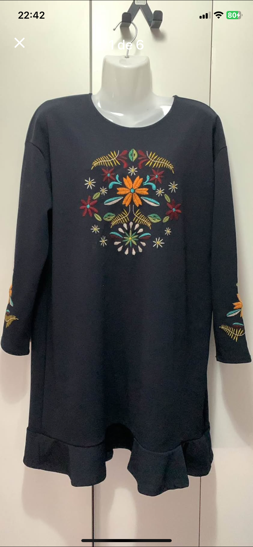 Vestido negro con bordados Zara. M - miniatura 1