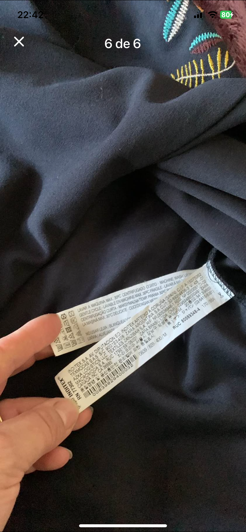 Vestido negro con bordados Zara. M - miniatura 4