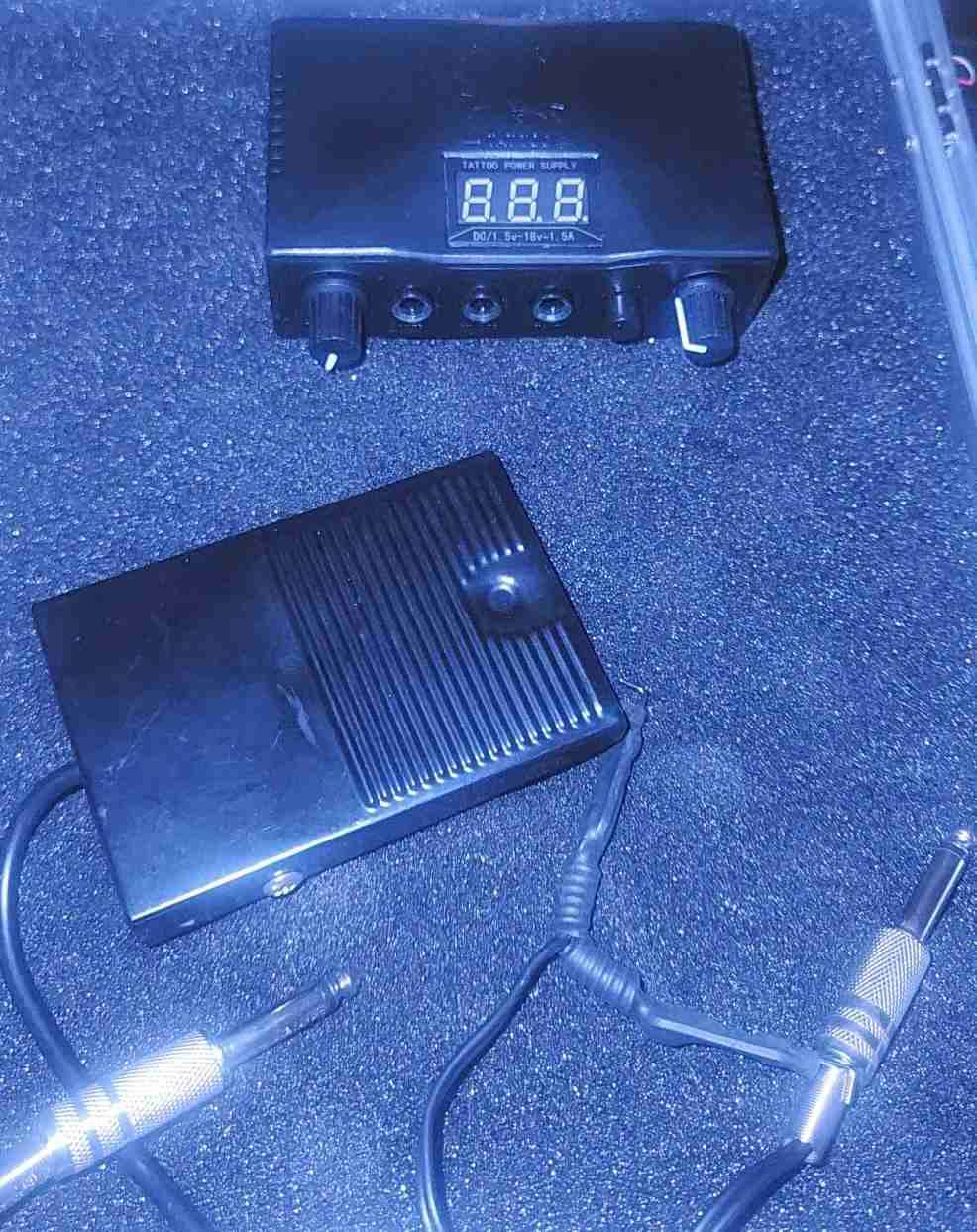 Fuente de poder para tatuajes 90v-250v - miniatura 2